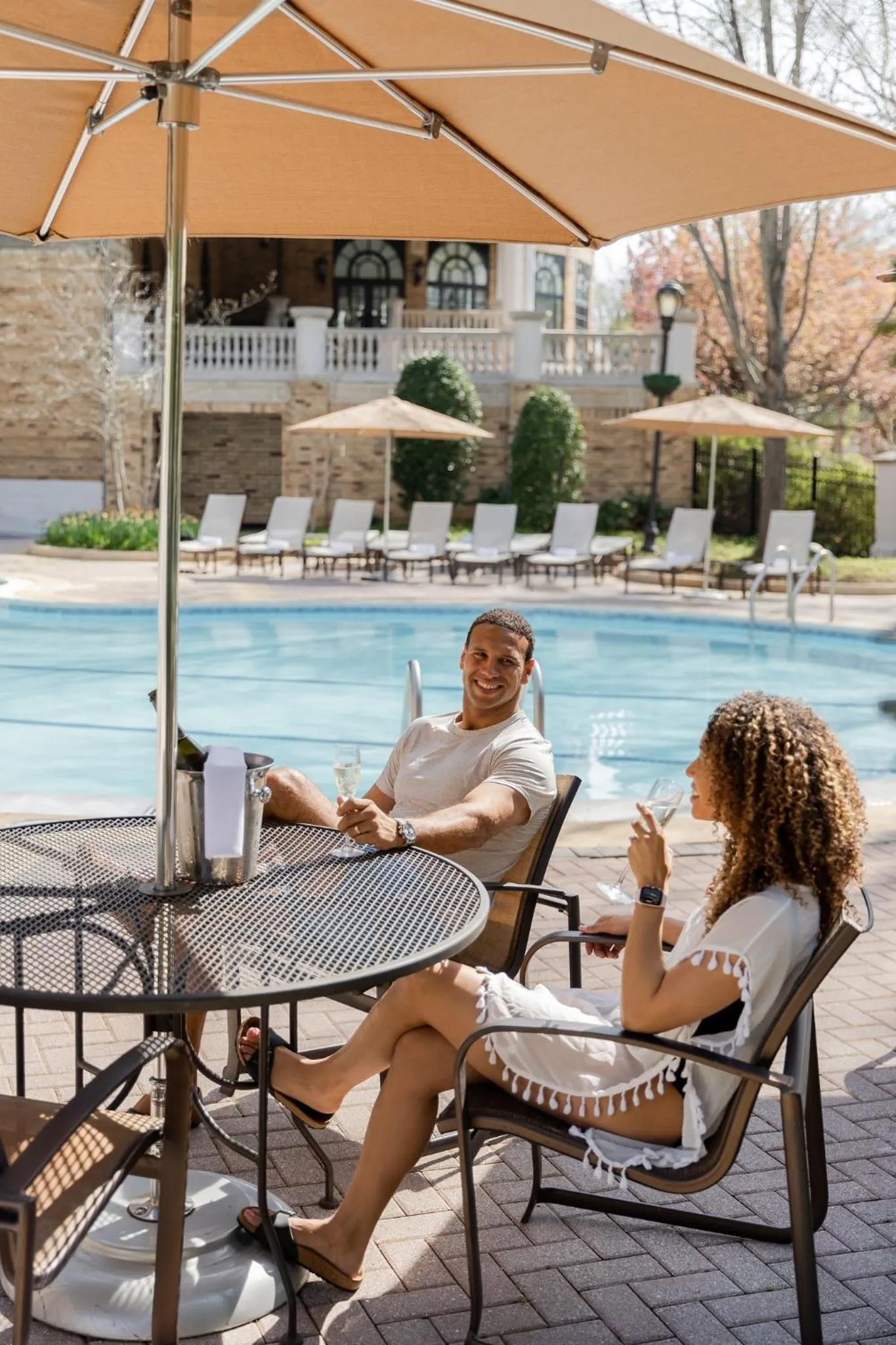 Swimming pool in Omni Shoreham Hotel