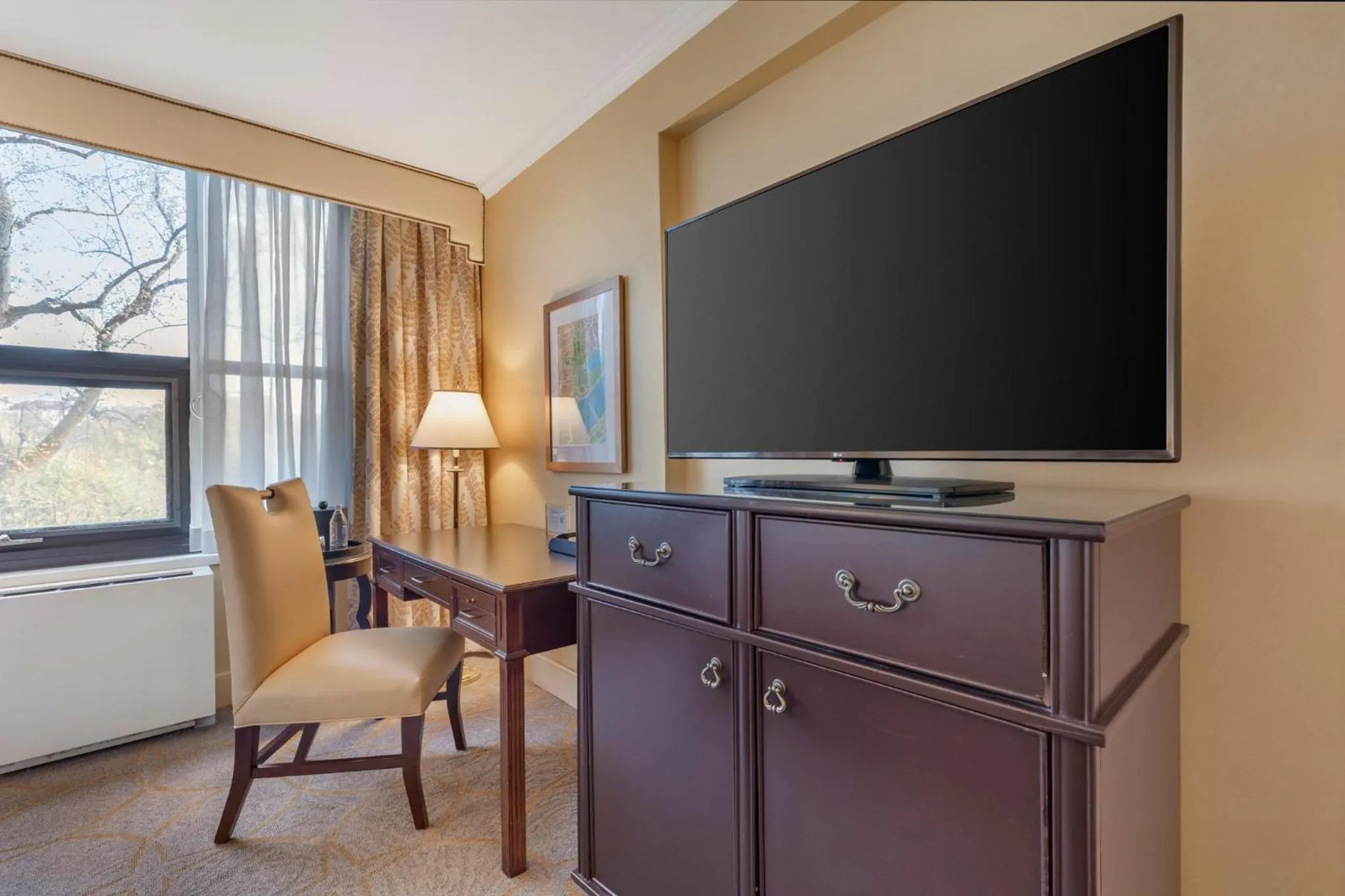 Photo of the whole room in Omni Shoreham Hotel