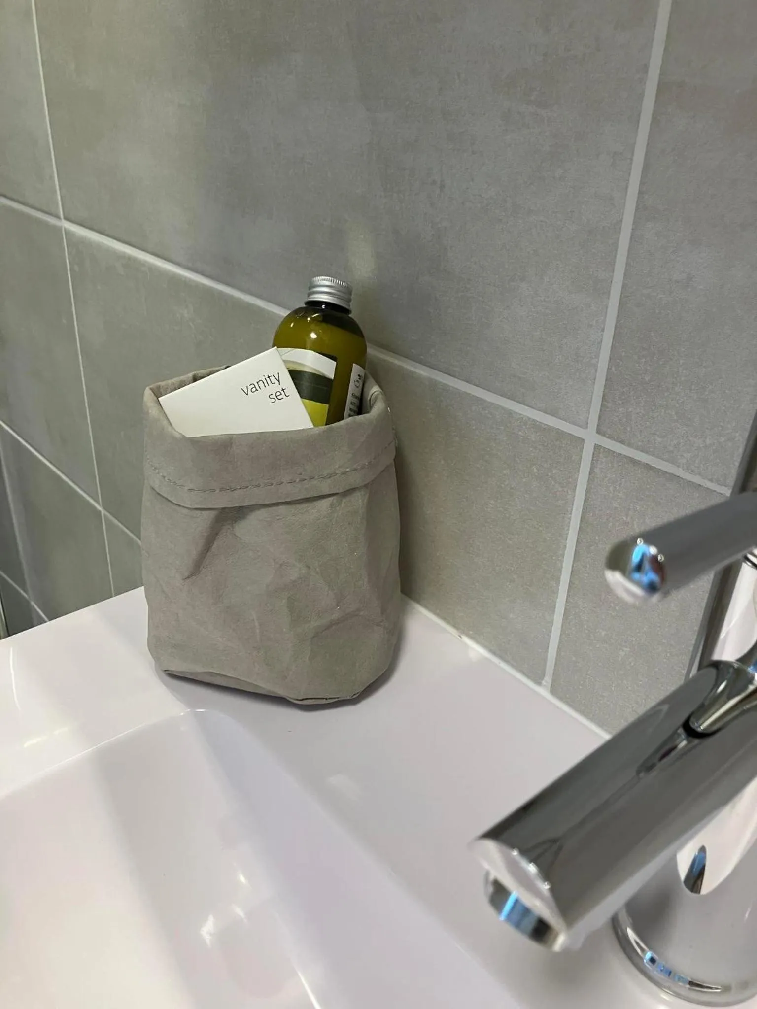 Bathroom in HISTOIRE D'Ô - Les Piscines - Chambres d'hôtes