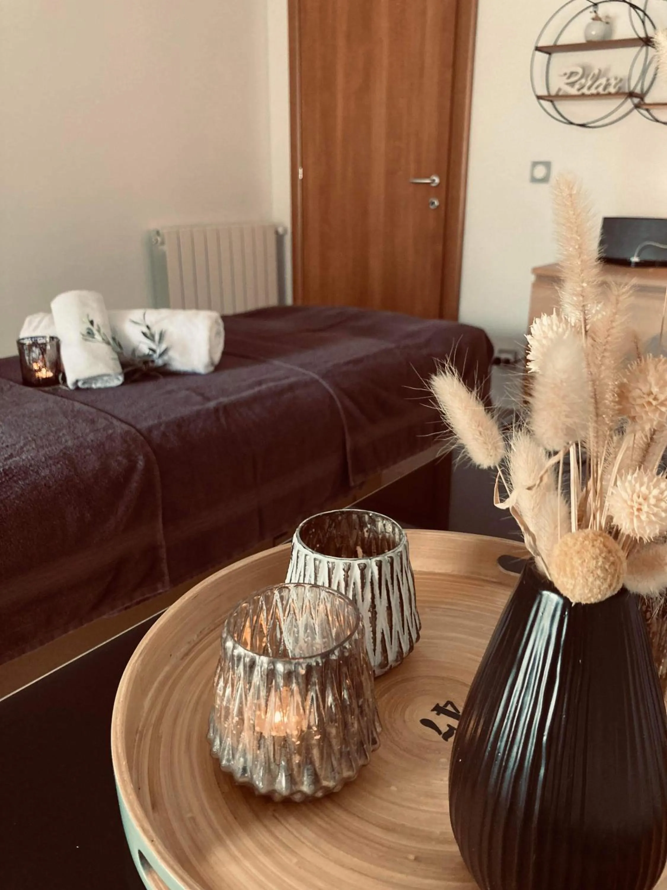 Massage, Bed in HISTOIRE D'Ô - Les Piscines - Chambres d'hôtes