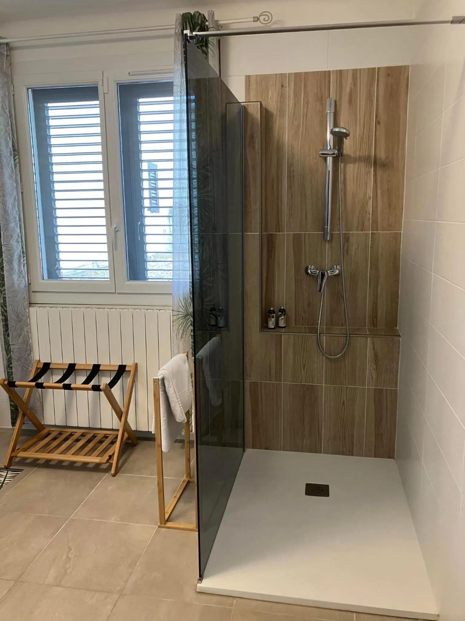 Shower in HISTOIRE D'Ô - Les Piscines - Chambres d'hôtes