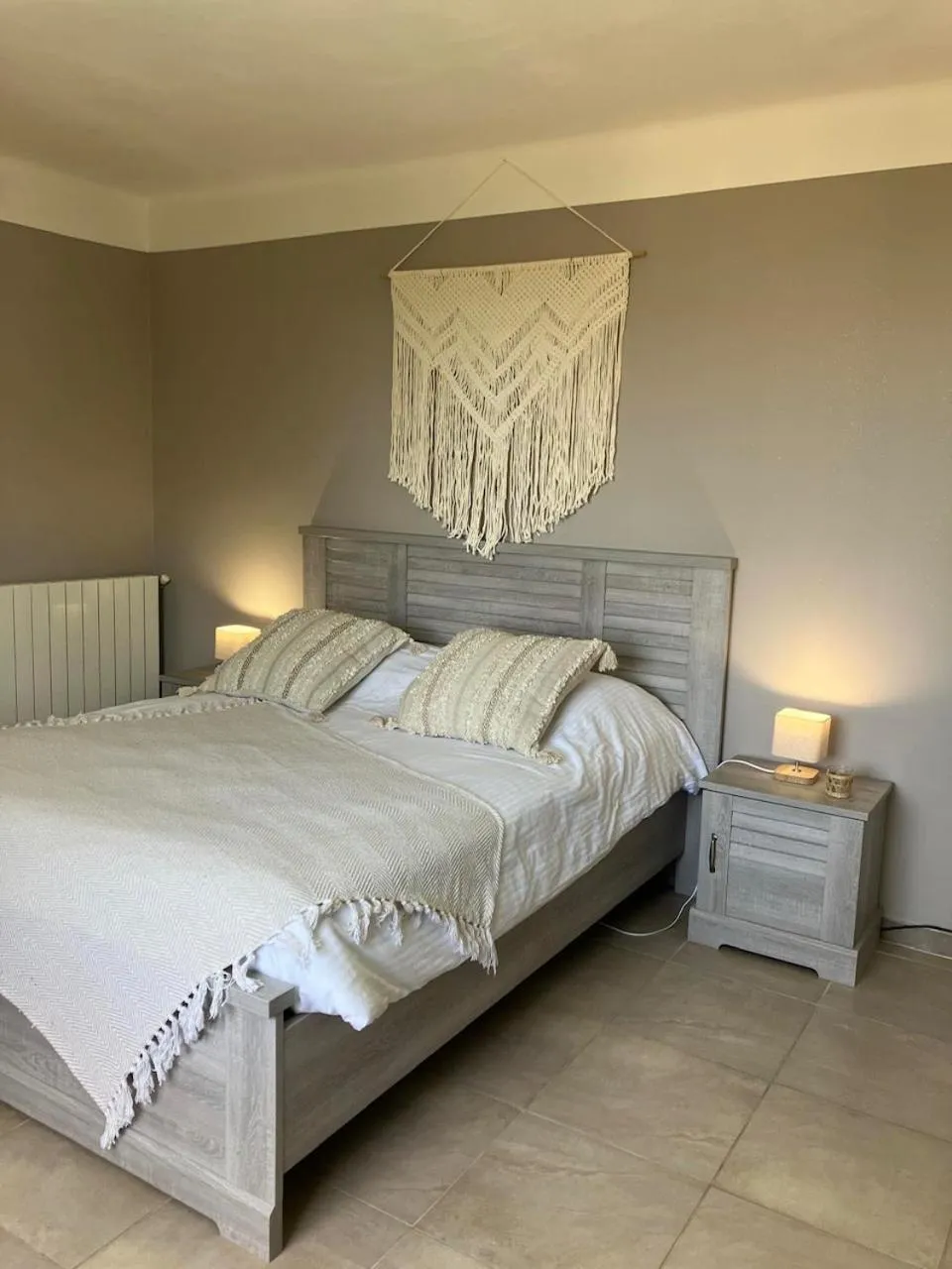 Bed in HISTOIRE D'Ô - Les Piscines - Chambres d'hôtes