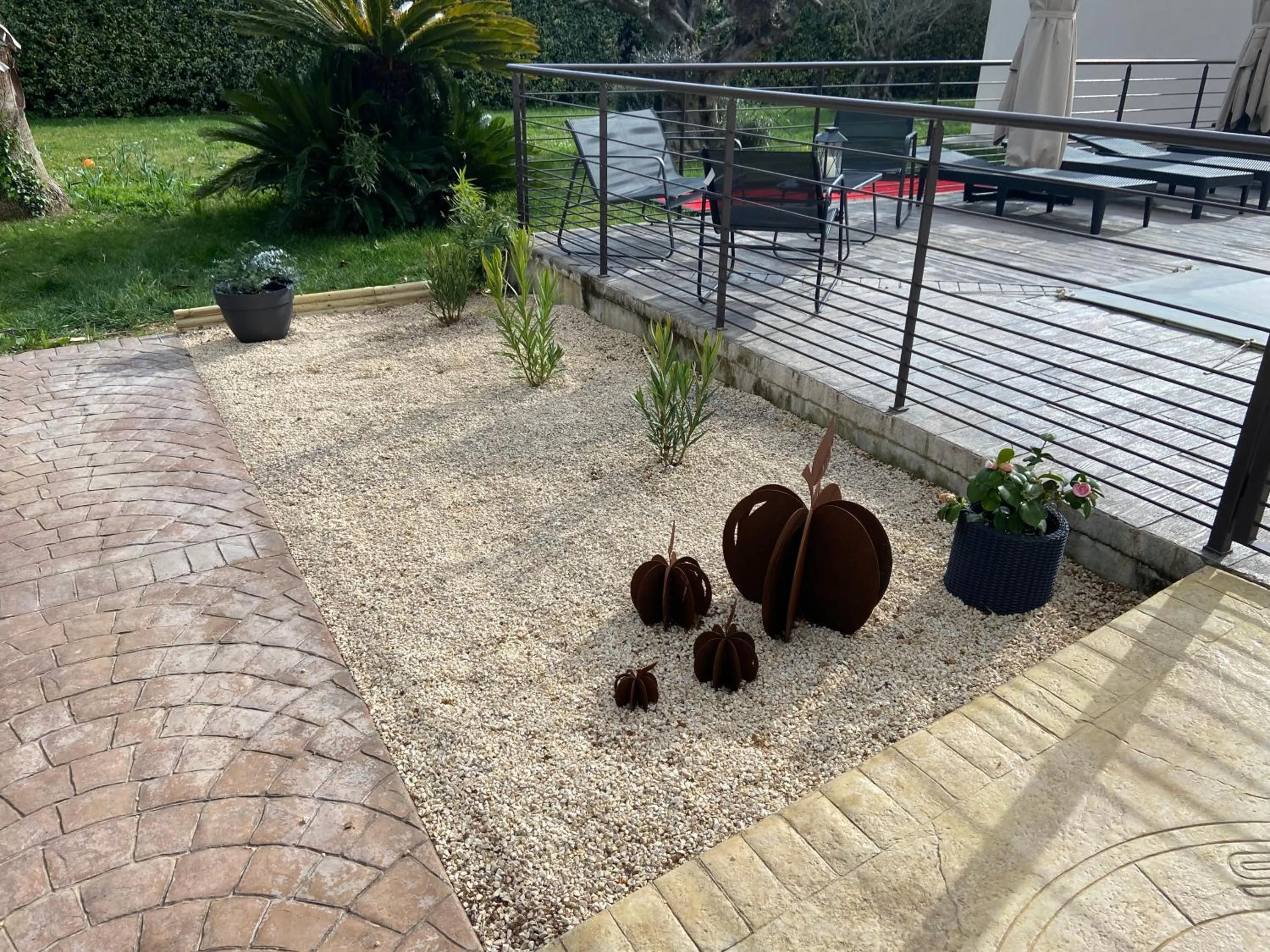 Garden in HISTOIRE D'Ô - Les Piscines - Chambres d'hôtes