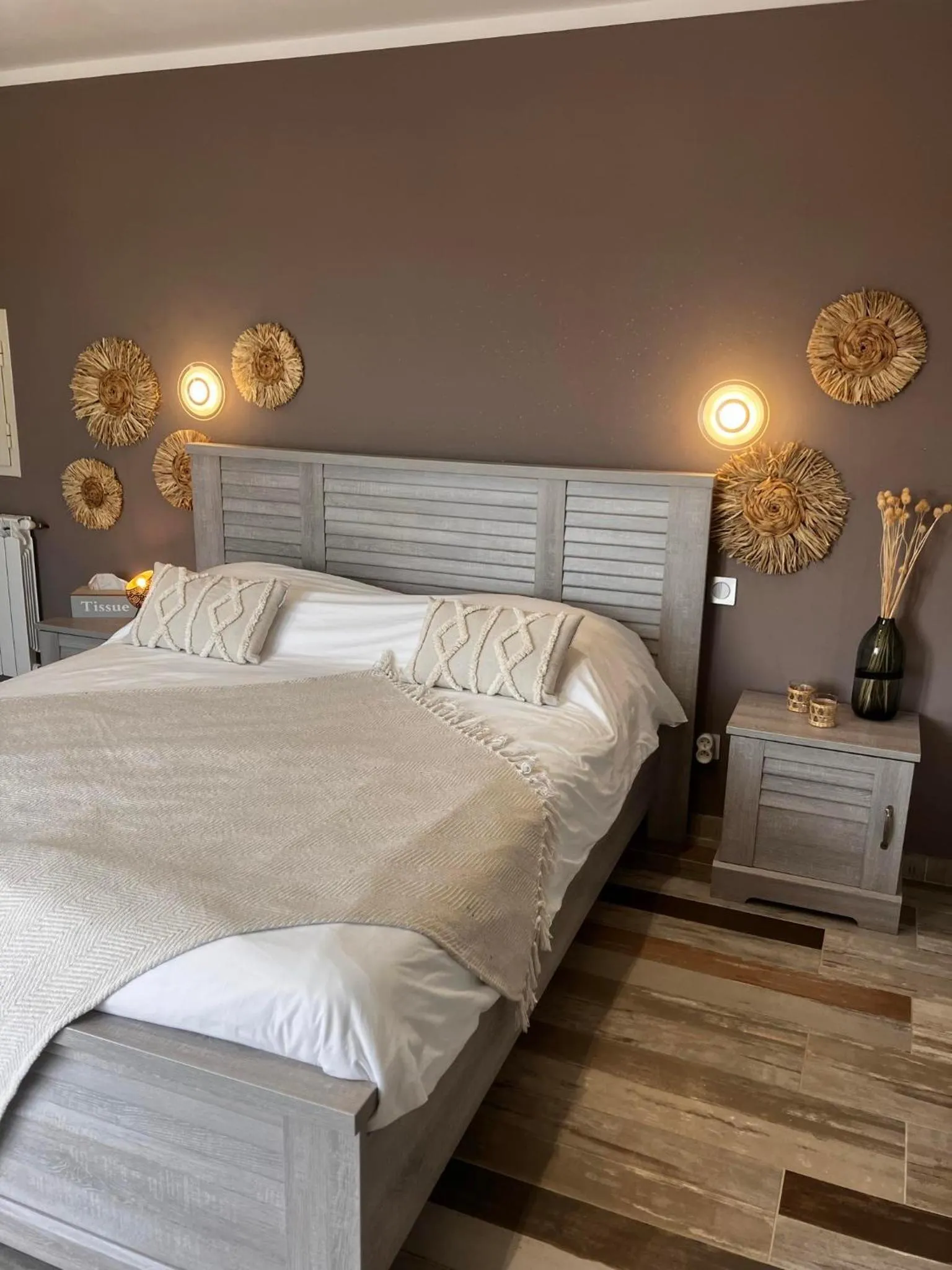 Bed in HISTOIRE D'Ô - Les Piscines - Chambres d'hôtes