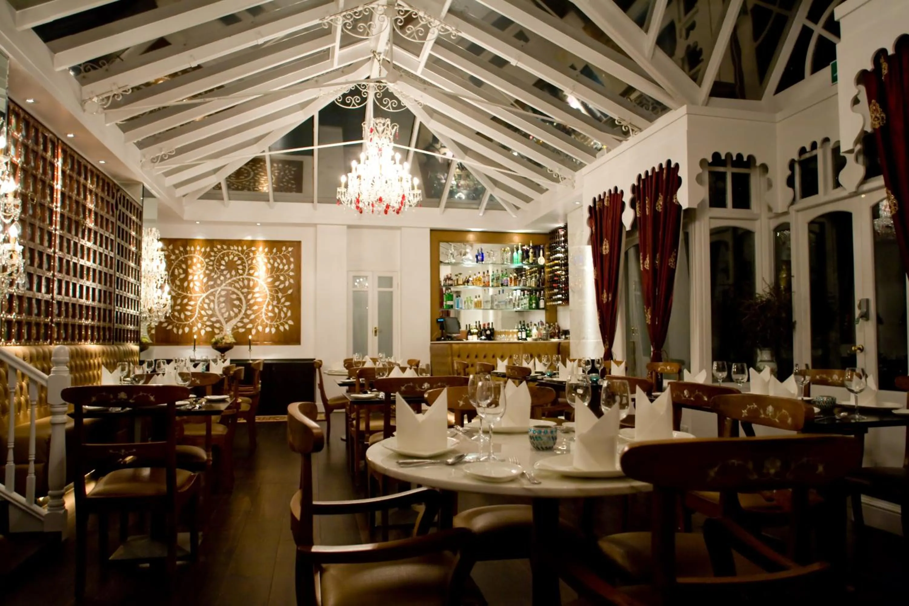 Restaurant/places to eat in Fines Bayliwick Hotel