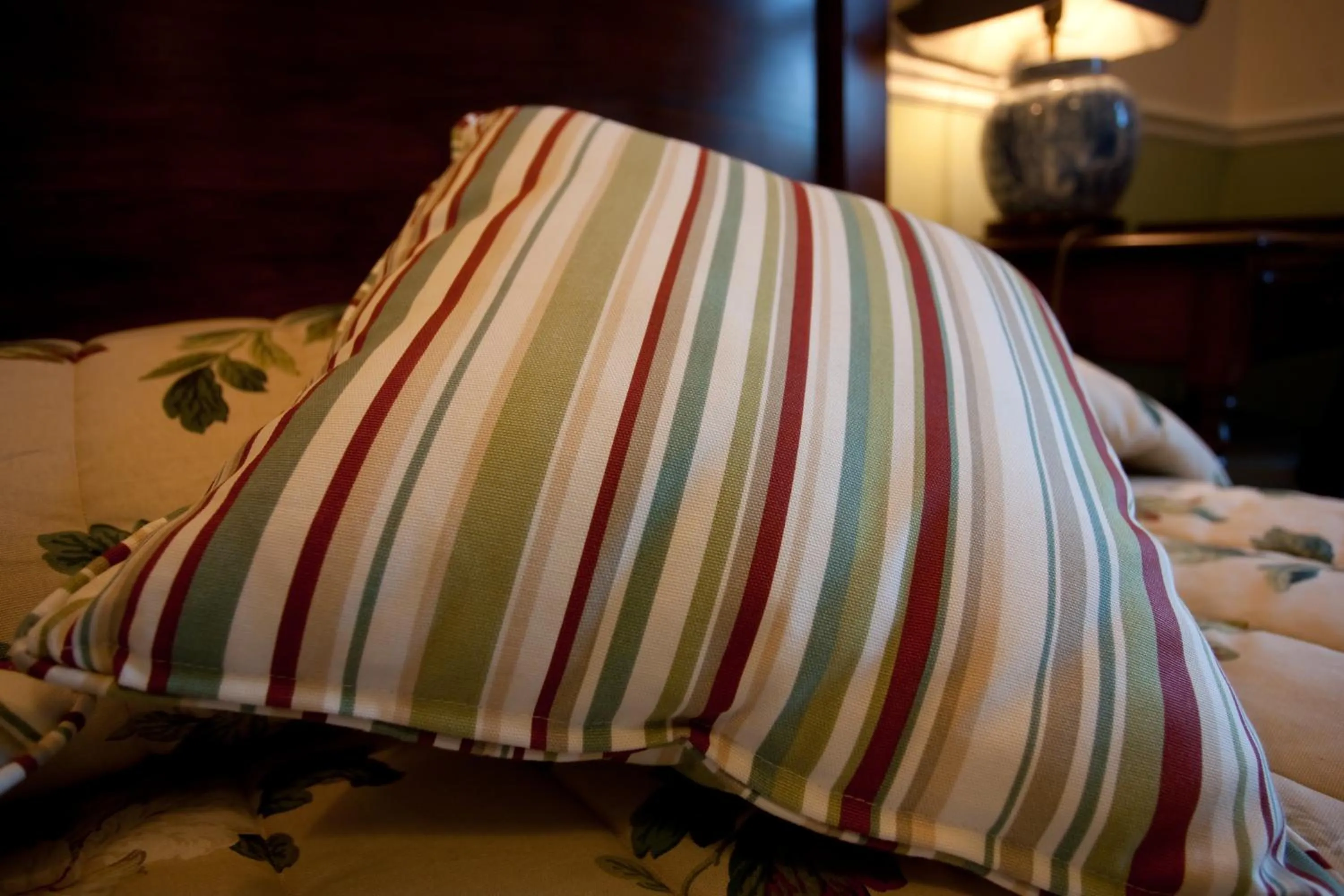 Bed in Fines Bayliwick Hotel