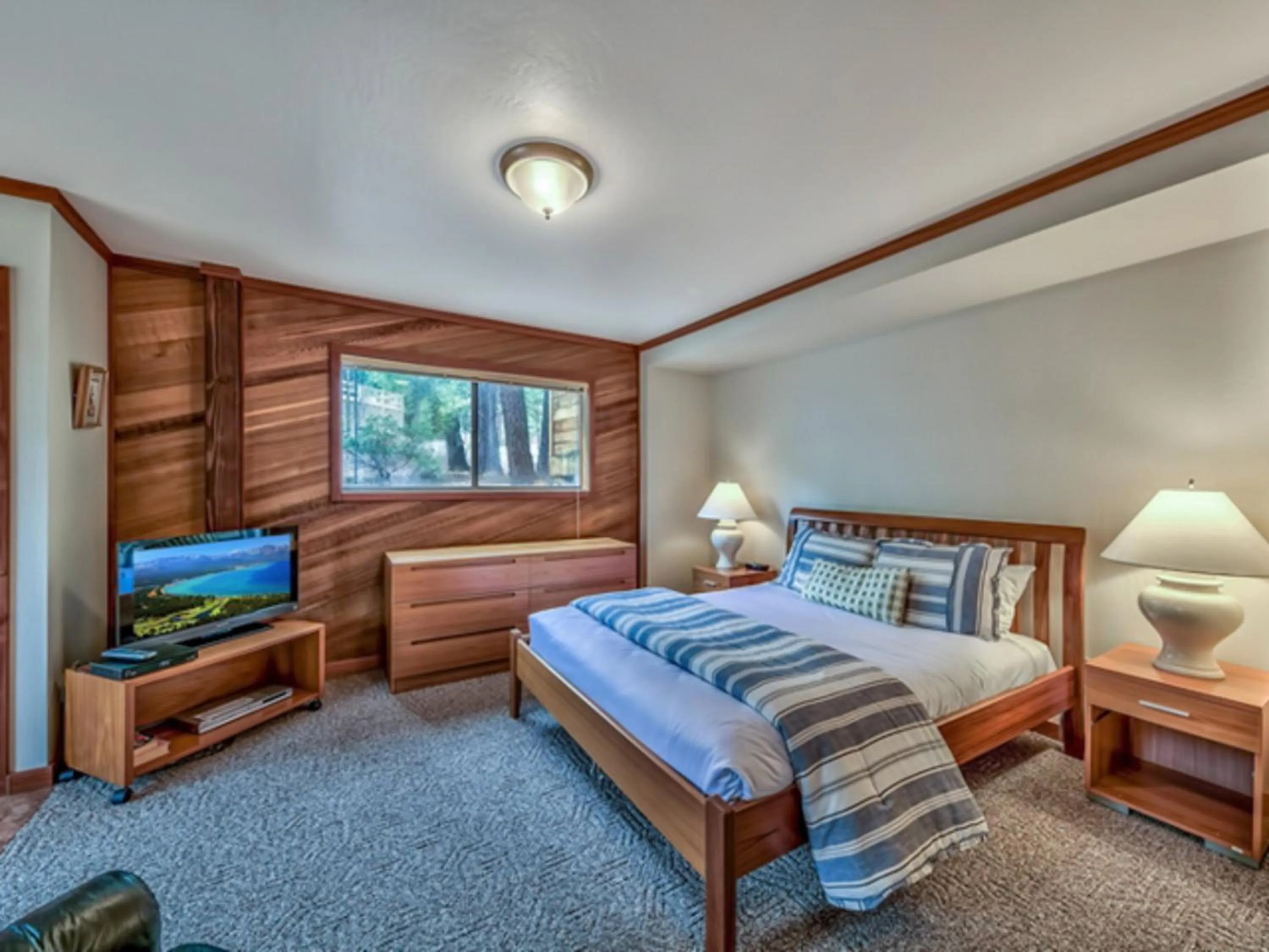 Bedroom, Bed in Northstar California Resort