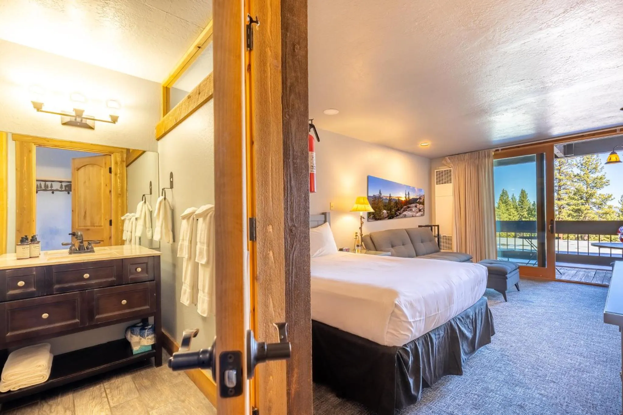 Photo of the whole room, Bed in Northstar California Resort