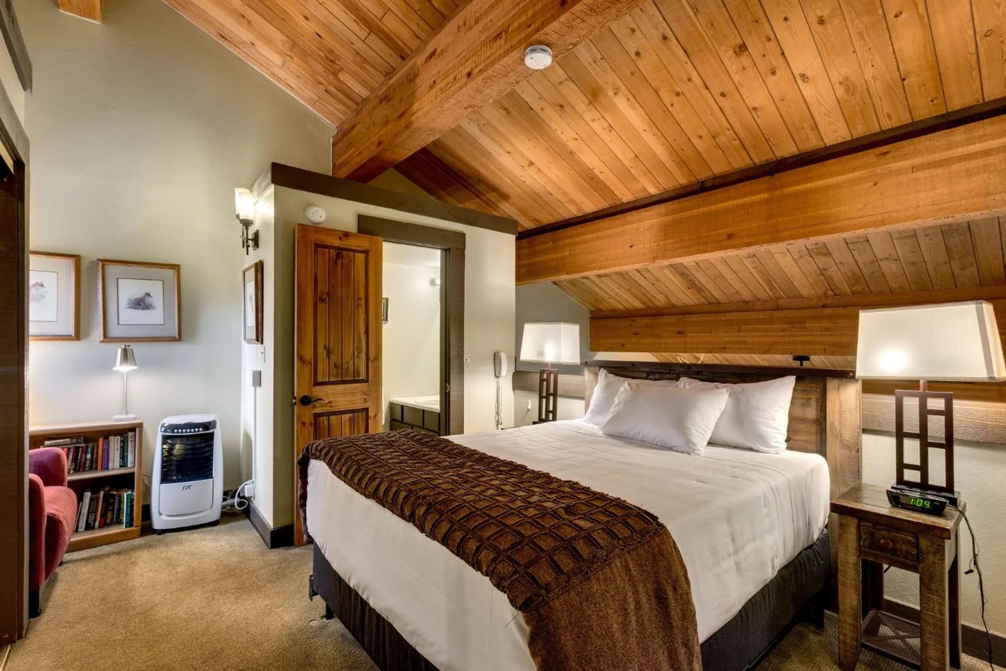 Bedroom, Bed in Northstar California Resort