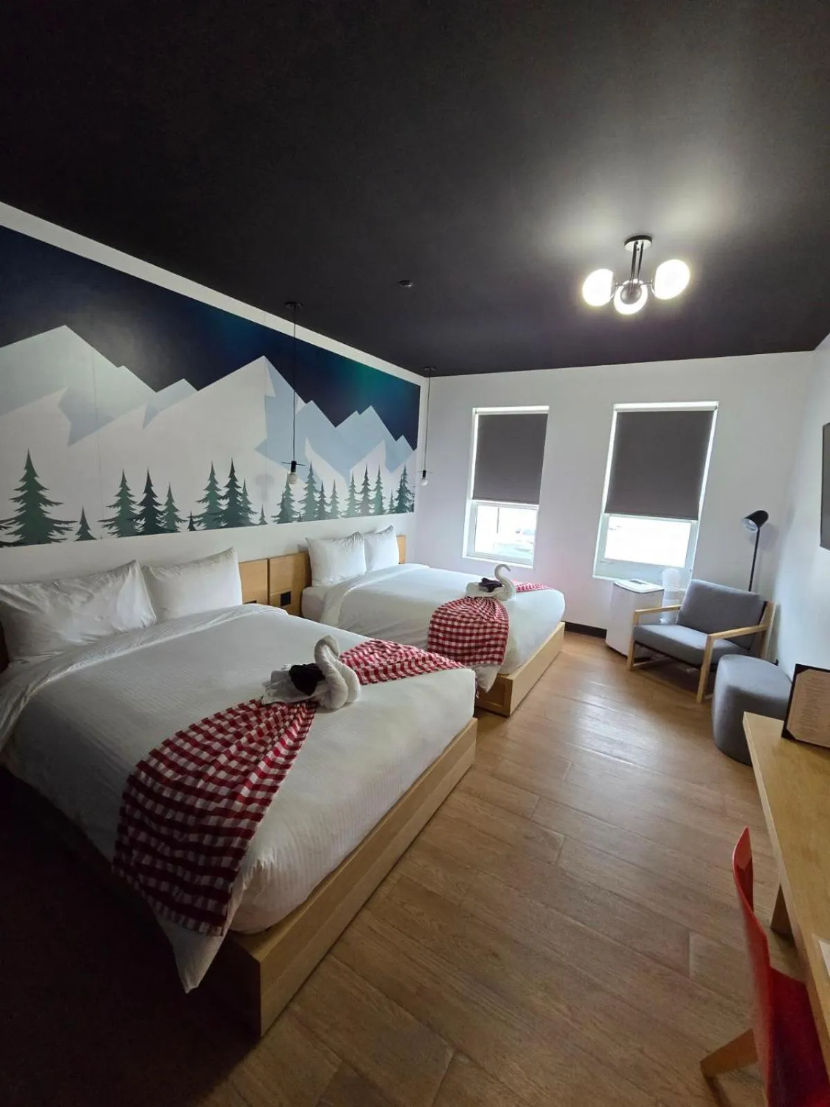 Deluxe Queen Room with Two Queen Beds in Raven Inn Whitehorse