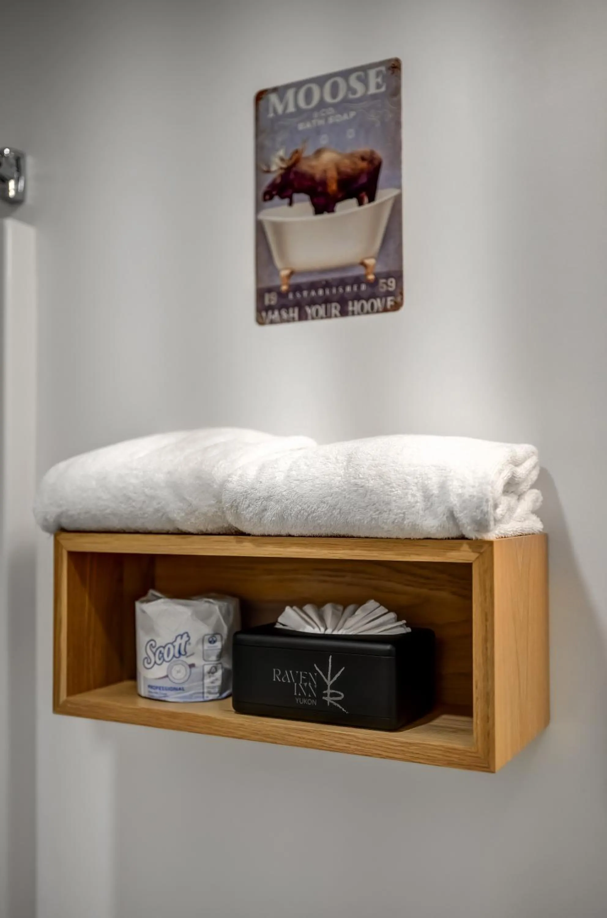towels, Bed in Raven Inn Whitehorse