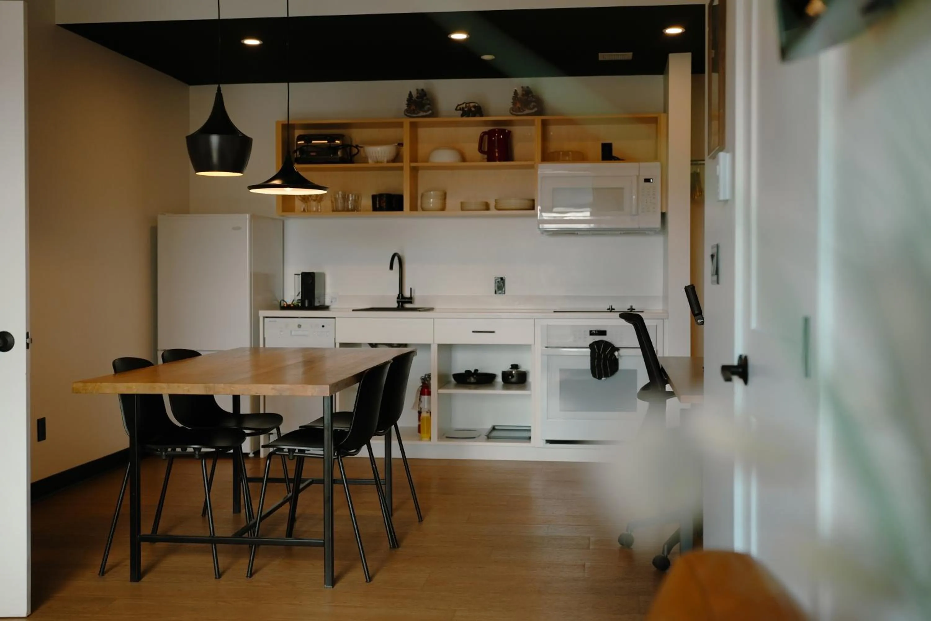 Coffee/tea facilities in Raven Inn Whitehorse