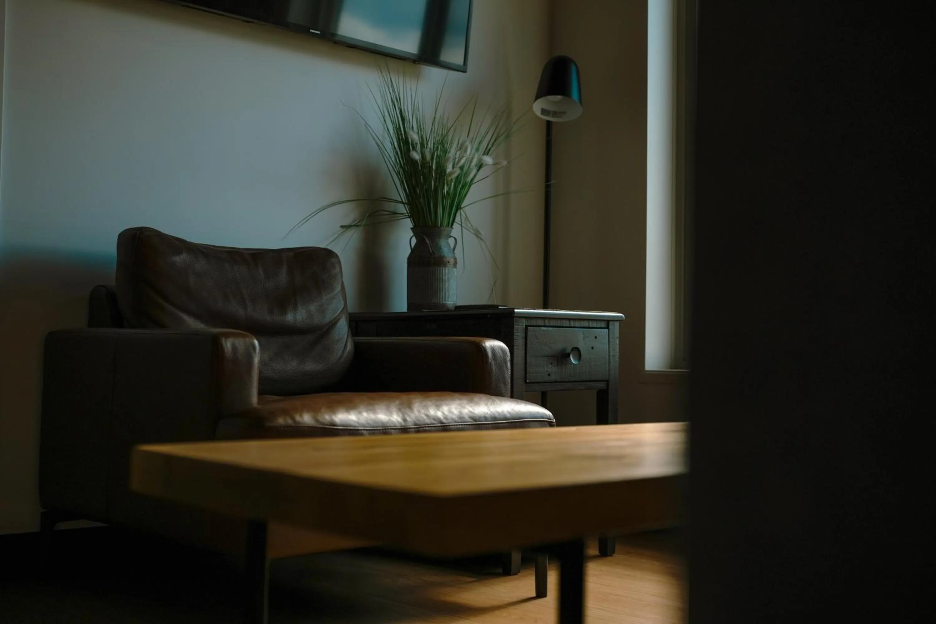 Living room in Raven Inn Whitehorse