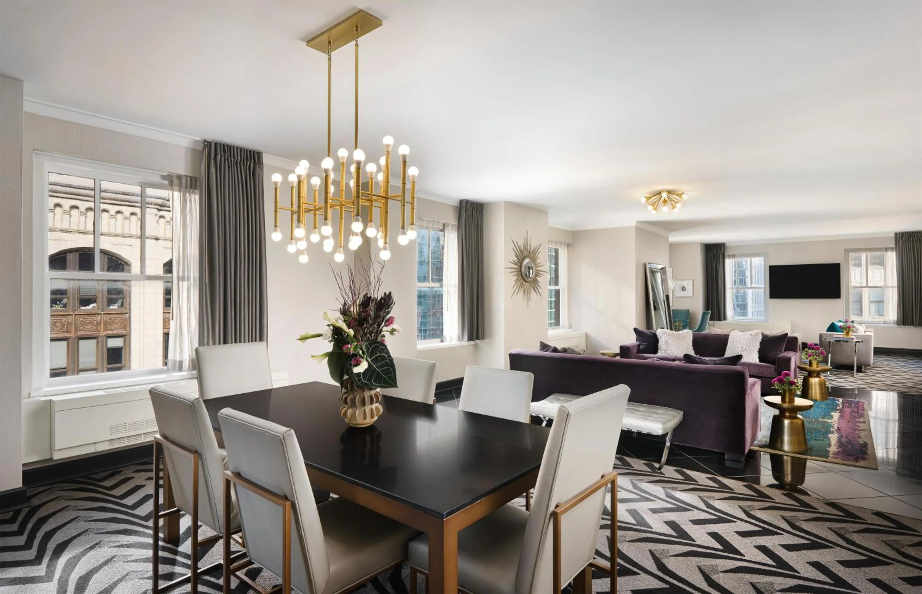 Photo of the whole room in The Allegro Royal Sonesta Hotel Chicago Loop