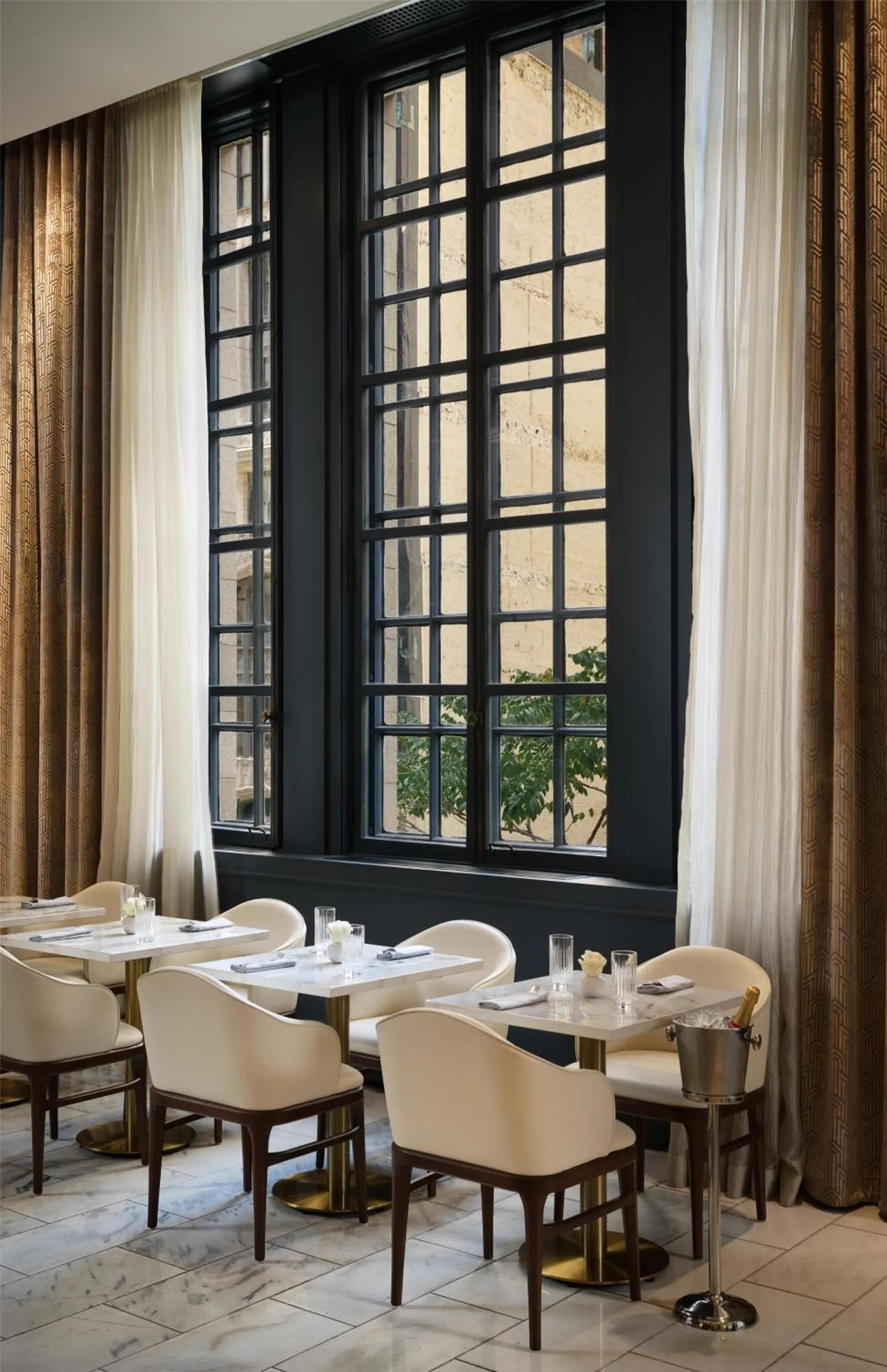 Restaurant/places to eat in The Allegro Royal Sonesta Hotel Chicago Loop