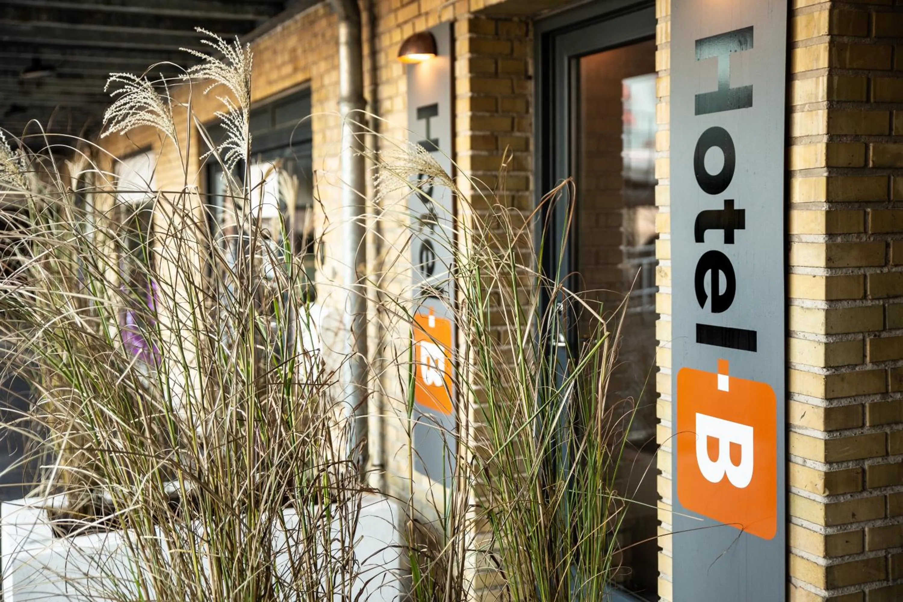 Facade/entrance in Hotel-B