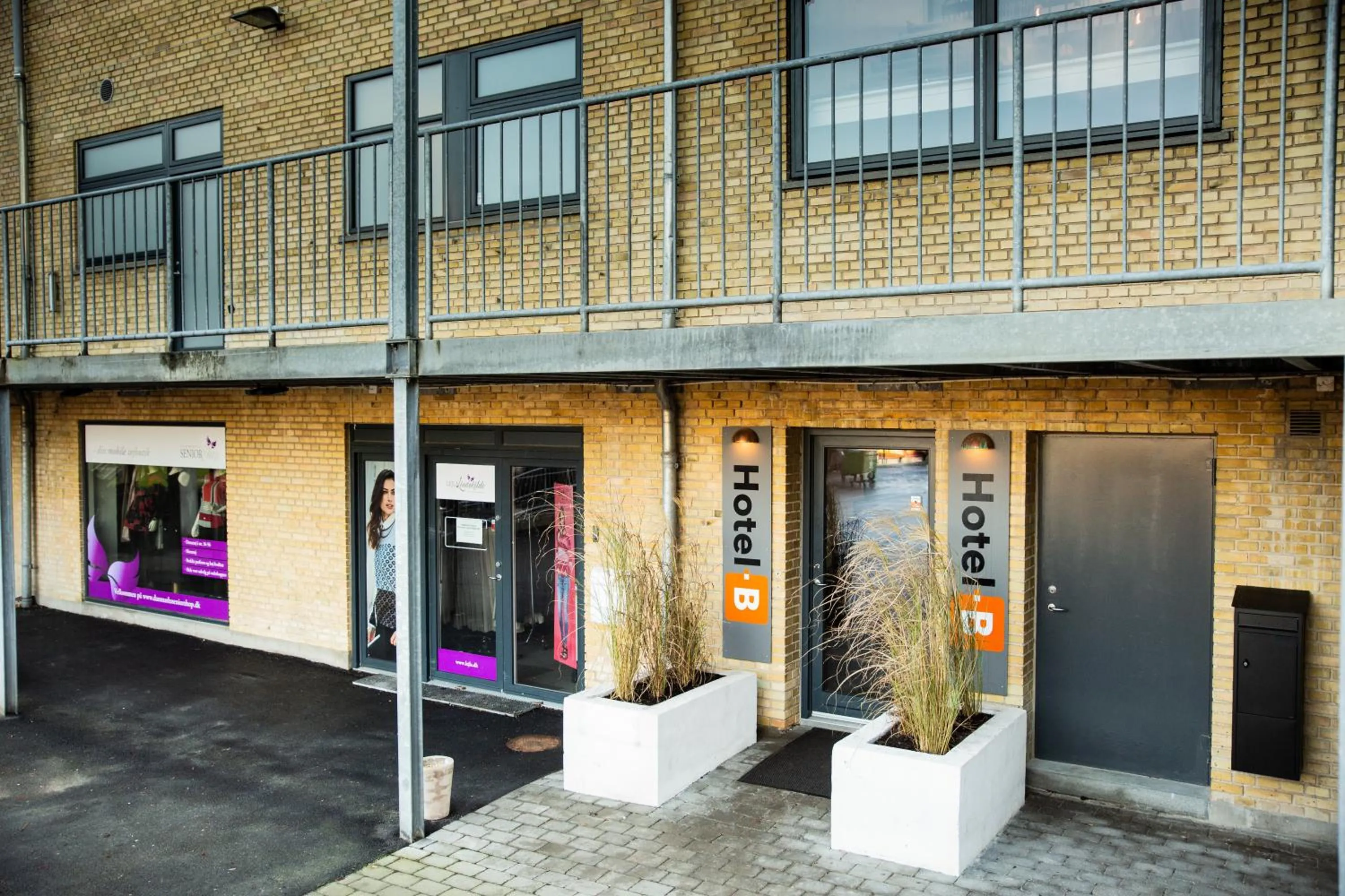 Property building in Hotel-B