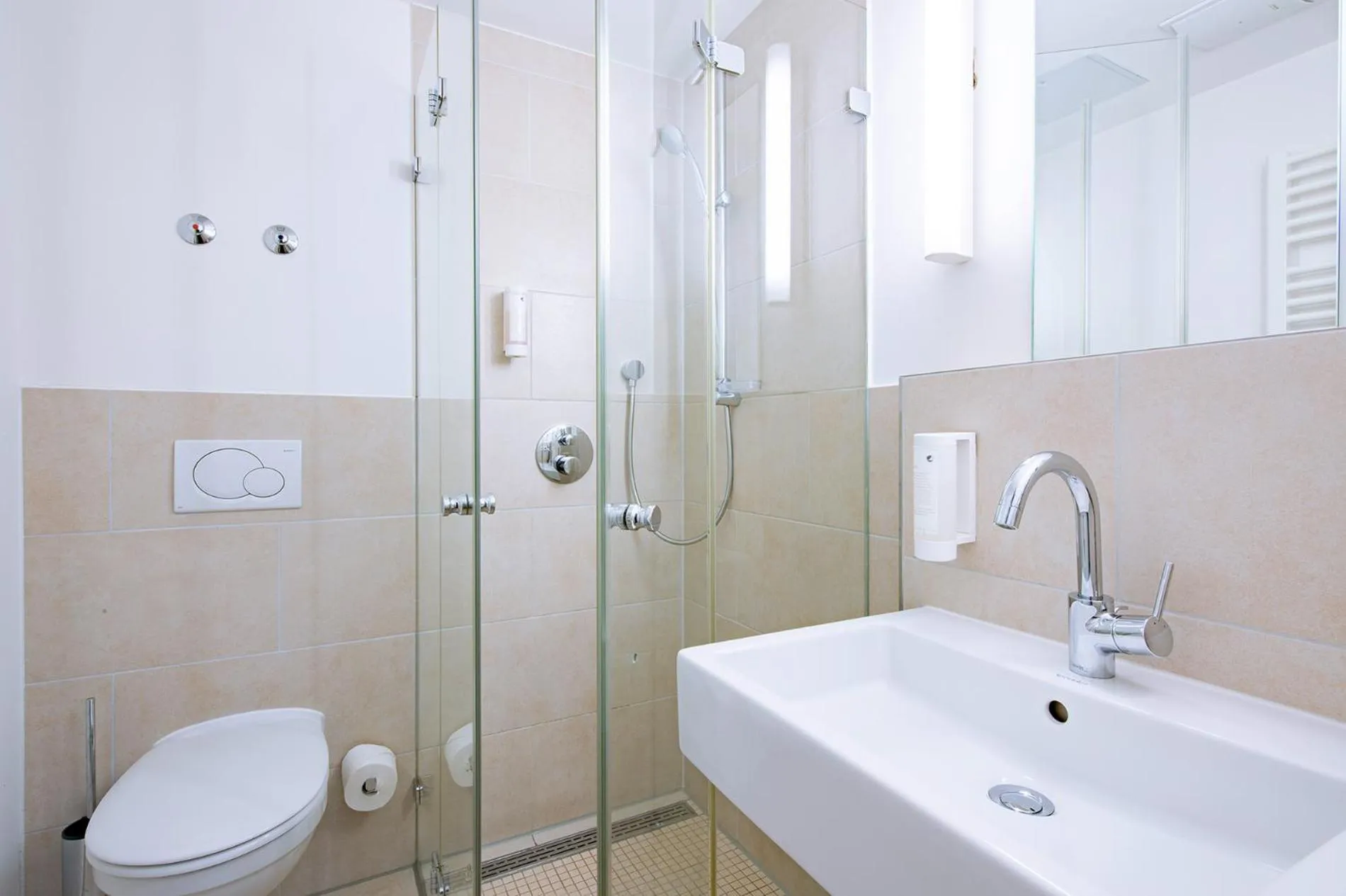 Shower in Hotel der Akademie Caritas-Pirckheimer-Haus