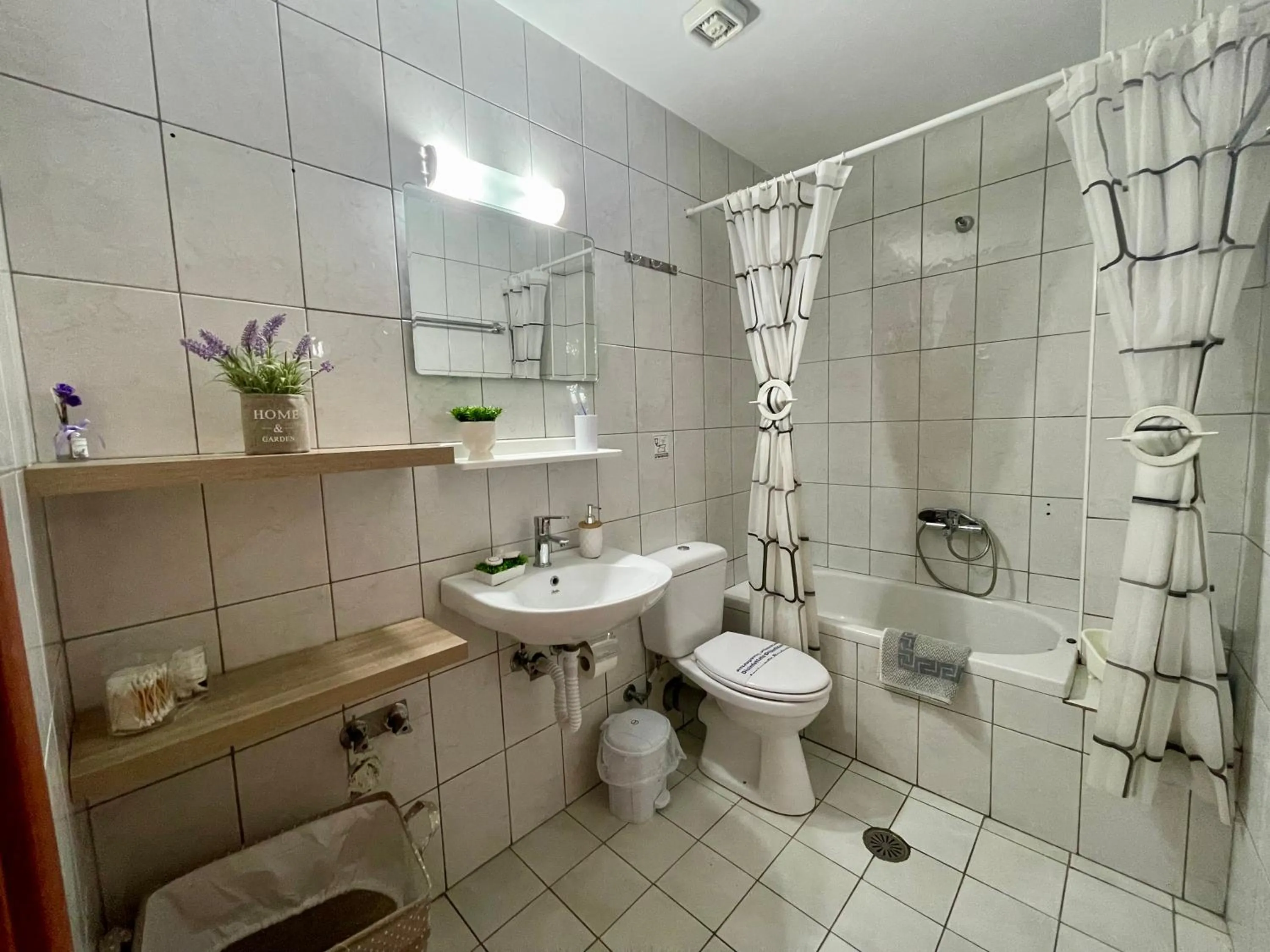 Bathroom in Heaven Studios & Apartments