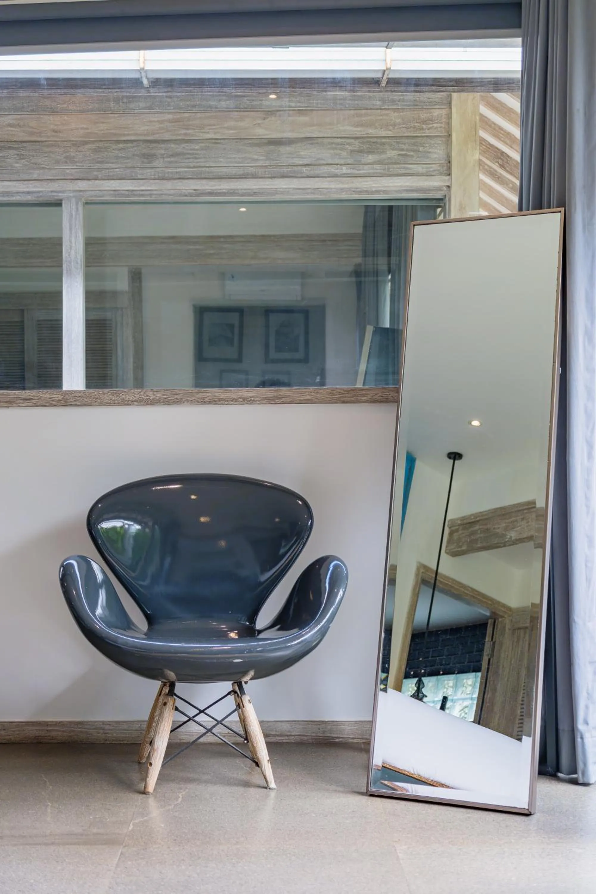 Seating area in Mundaka Villa by Betterplace