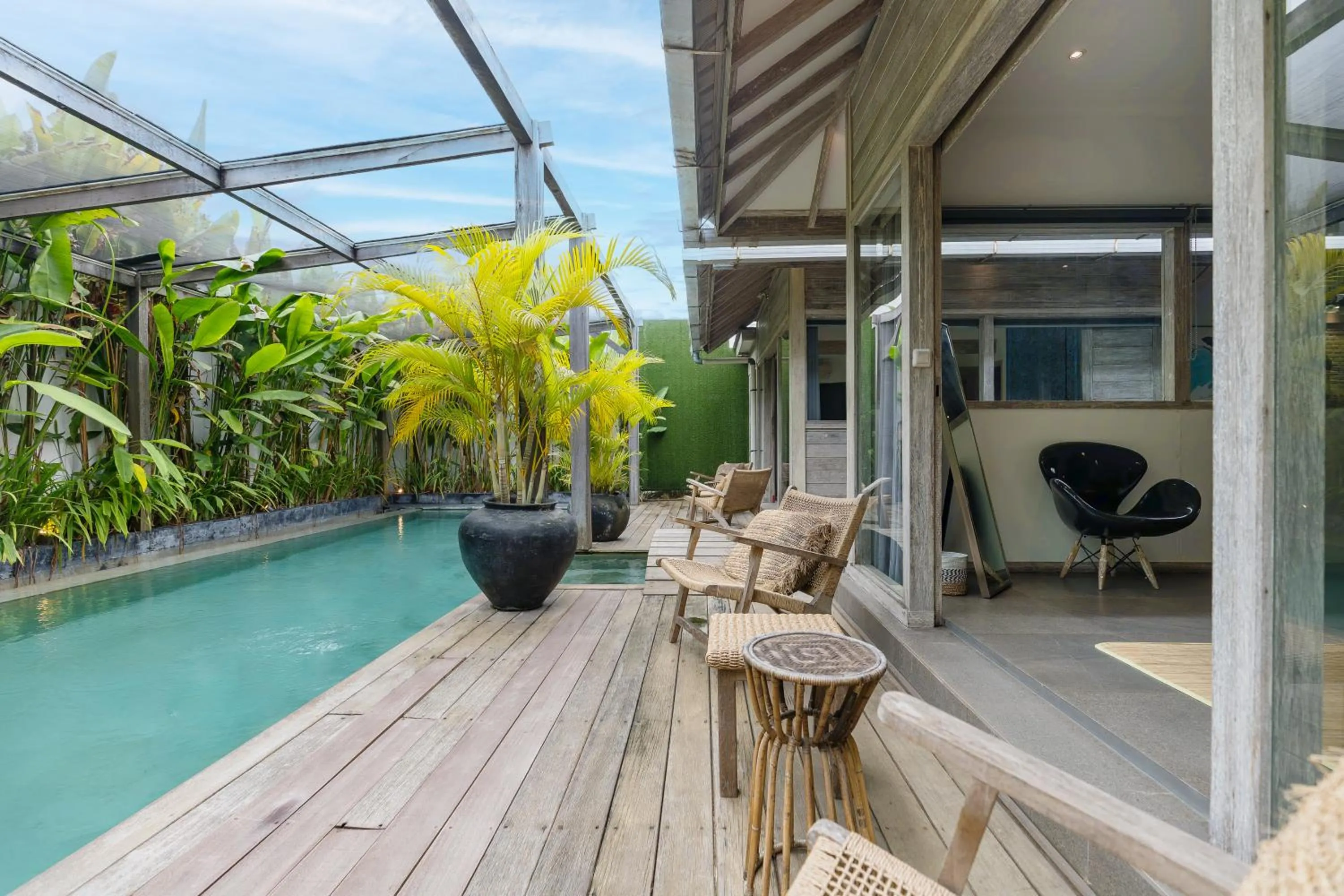 Property building in Mundaka Villa by Betterplace