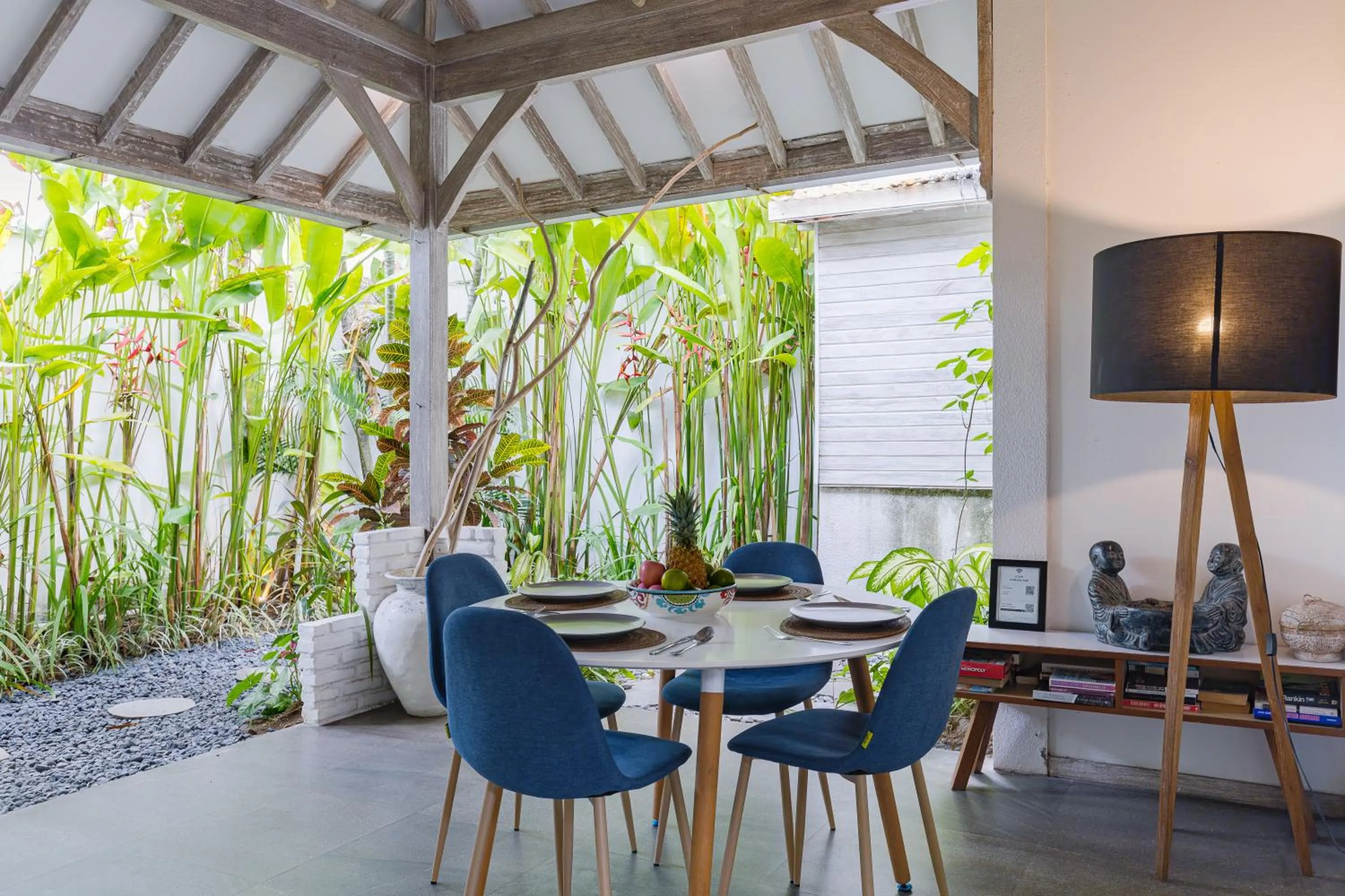 Dining area in Mundaka Villa by Betterplace
