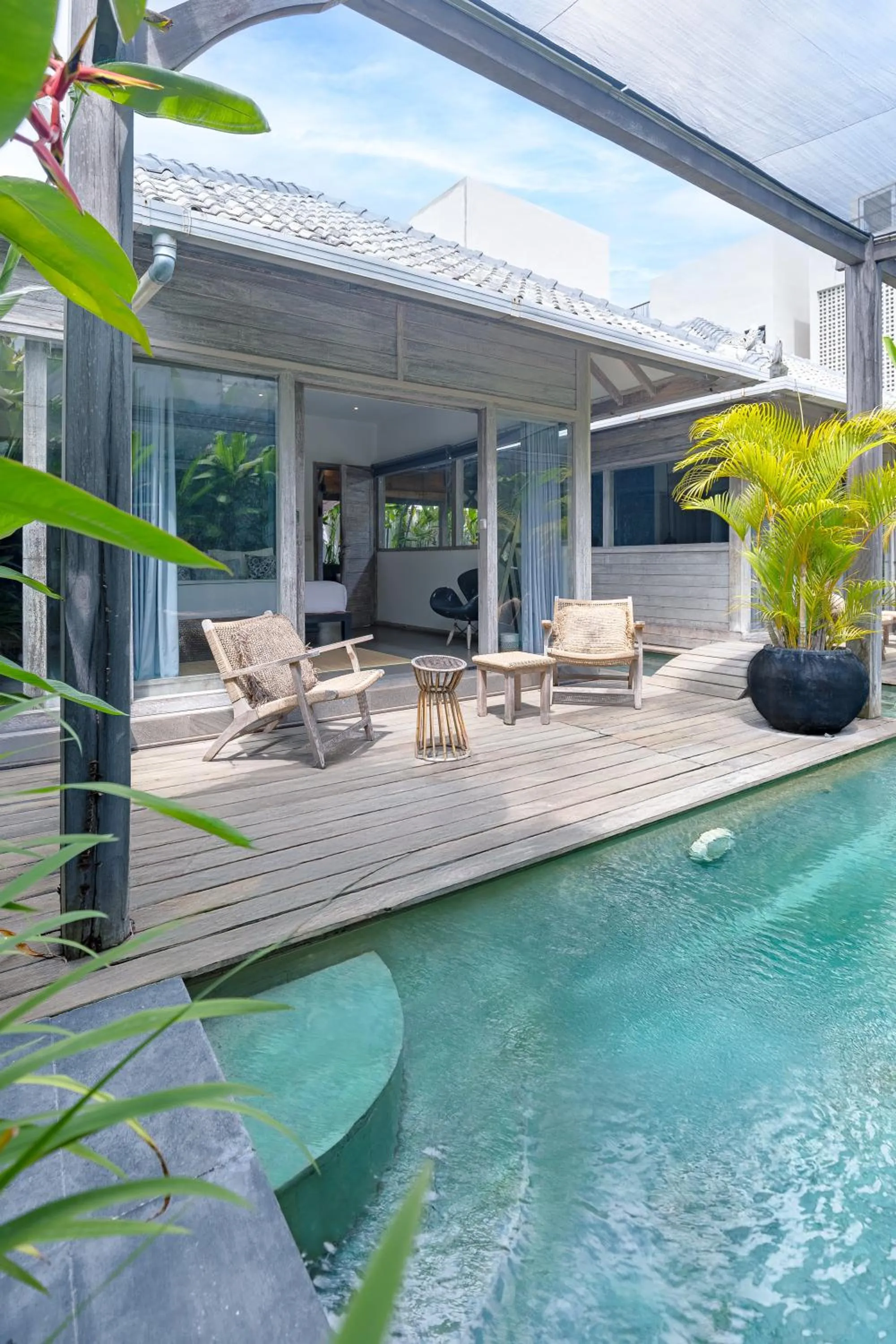 Property building in Mundaka Villa by Betterplace