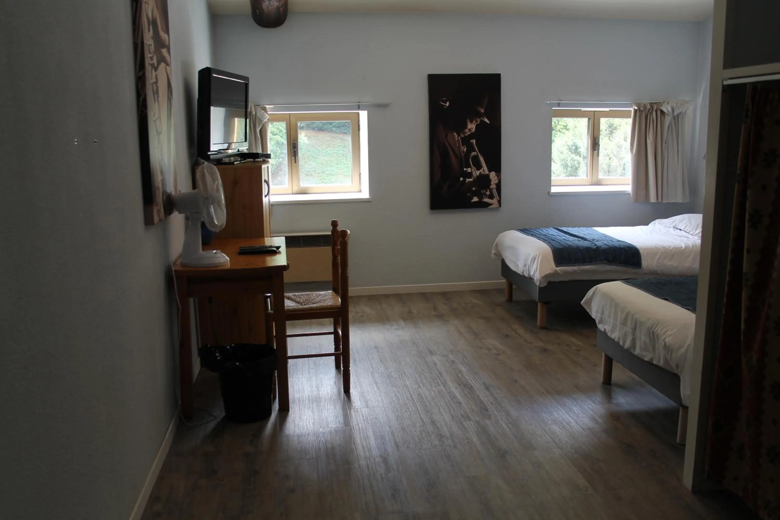 Bed in Logis Hôtel Le Saint Clément