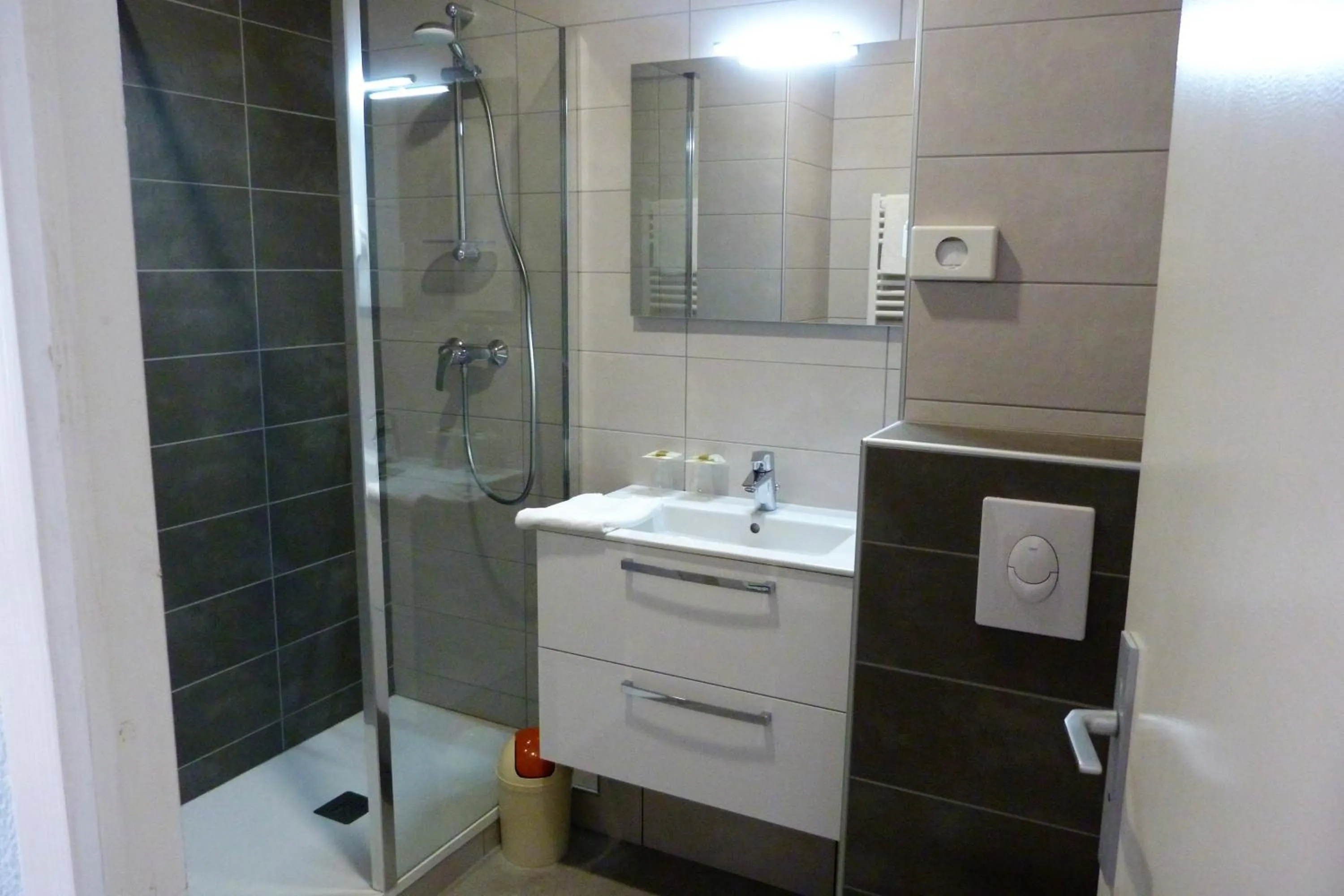 Bathroom in Logis Hôtel Le Saint Clément