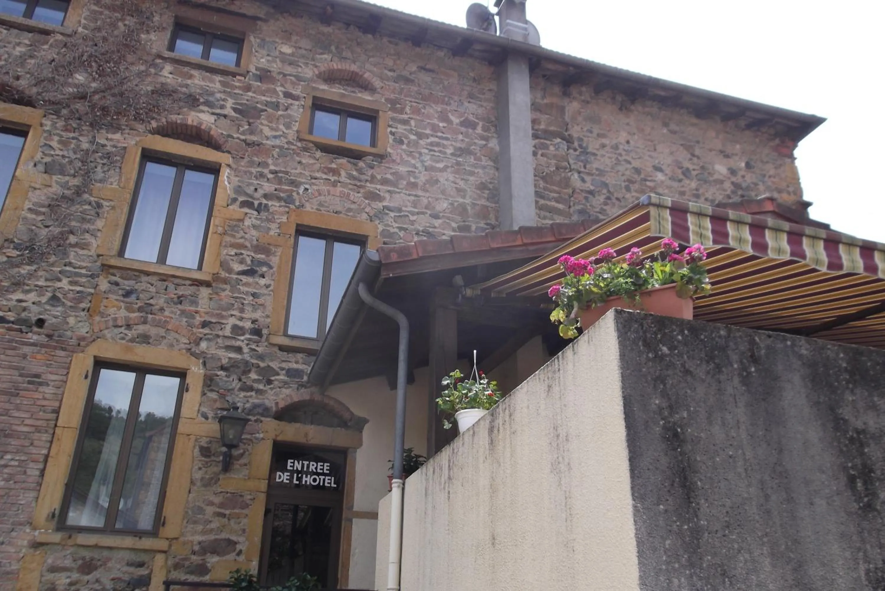 Property building in Logis Hôtel Le Saint Clément