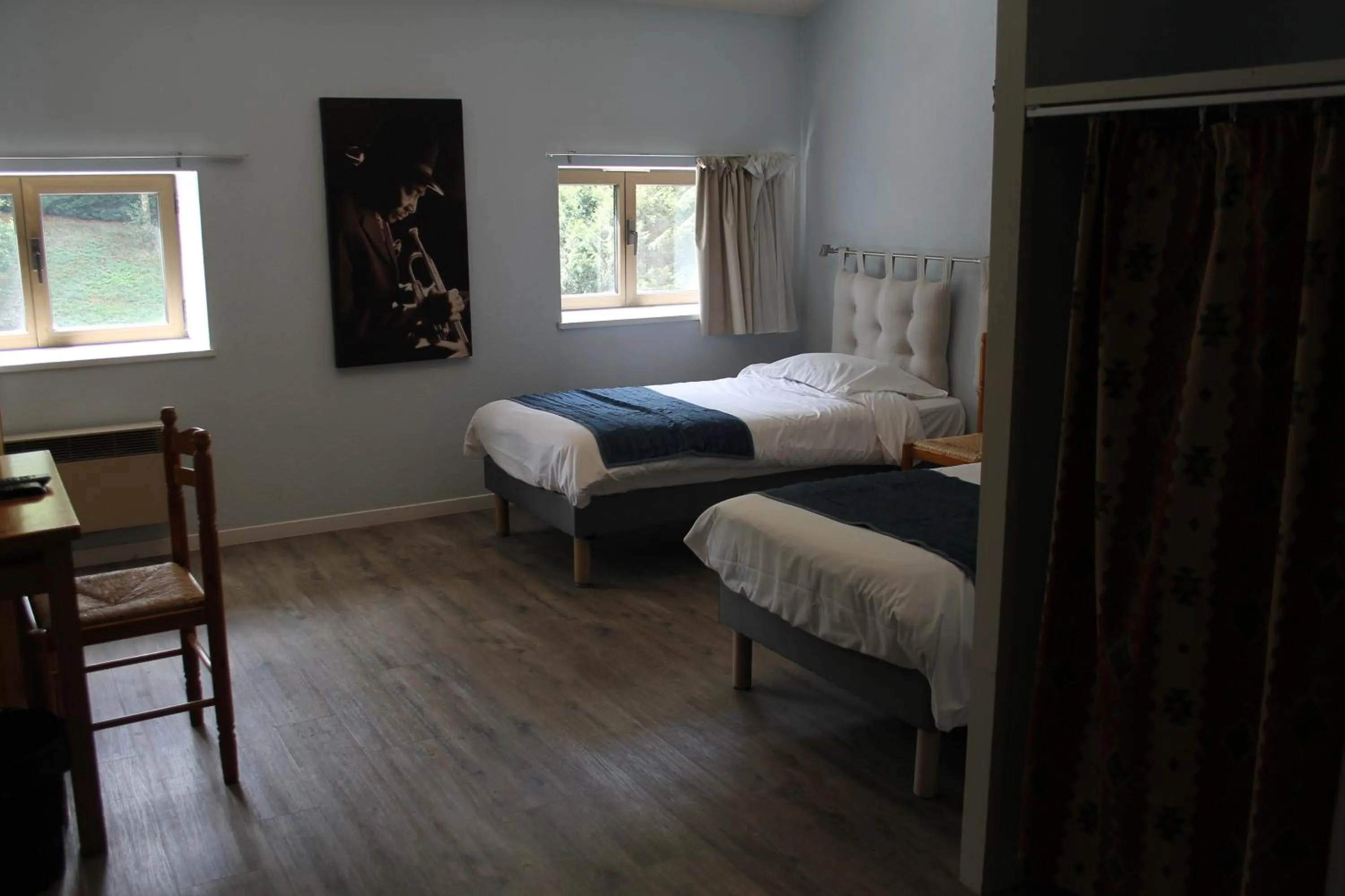 Bed in Logis Hôtel Le Saint Clément