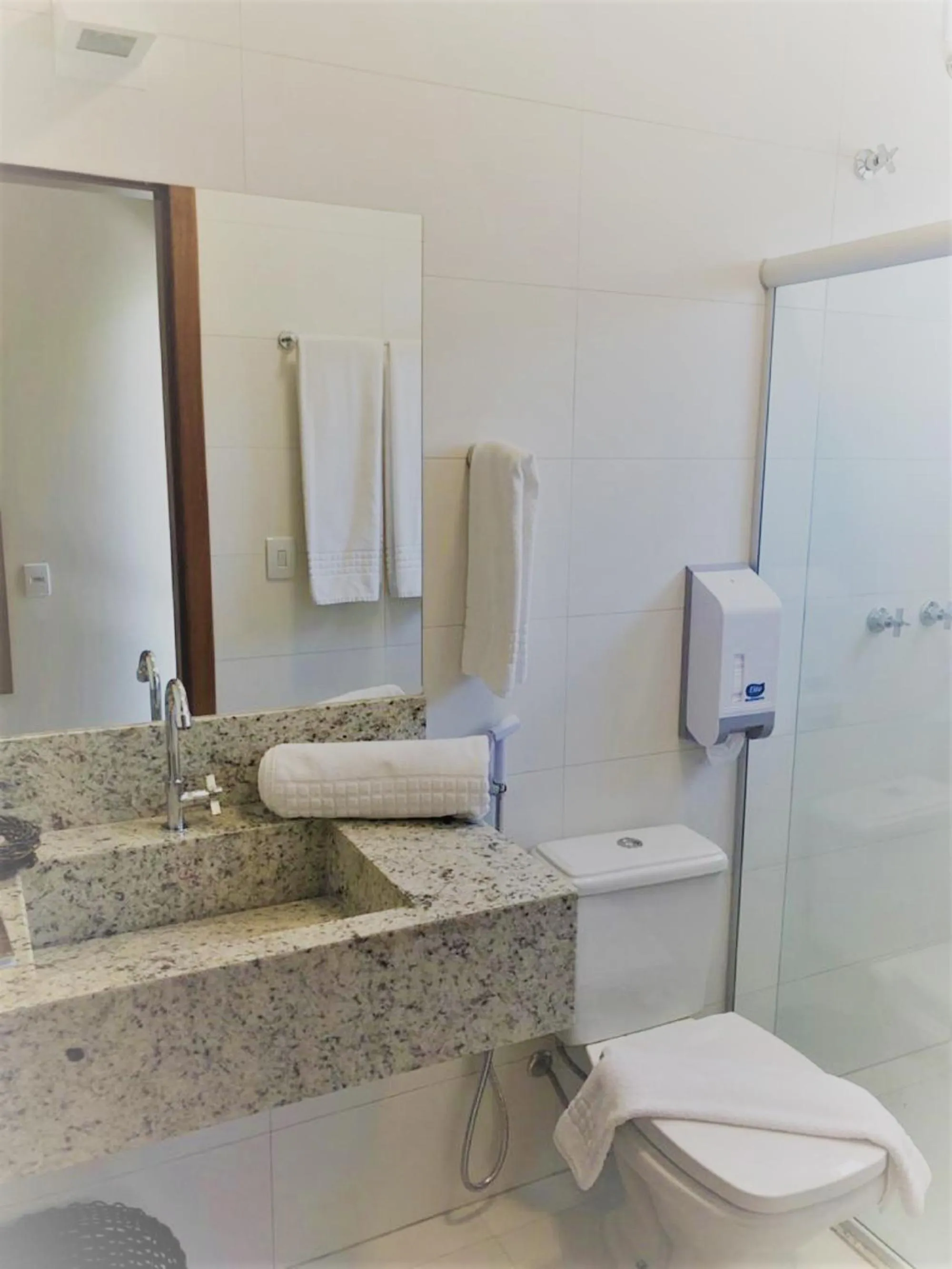 Shower in Orquídeas Praia Hotel