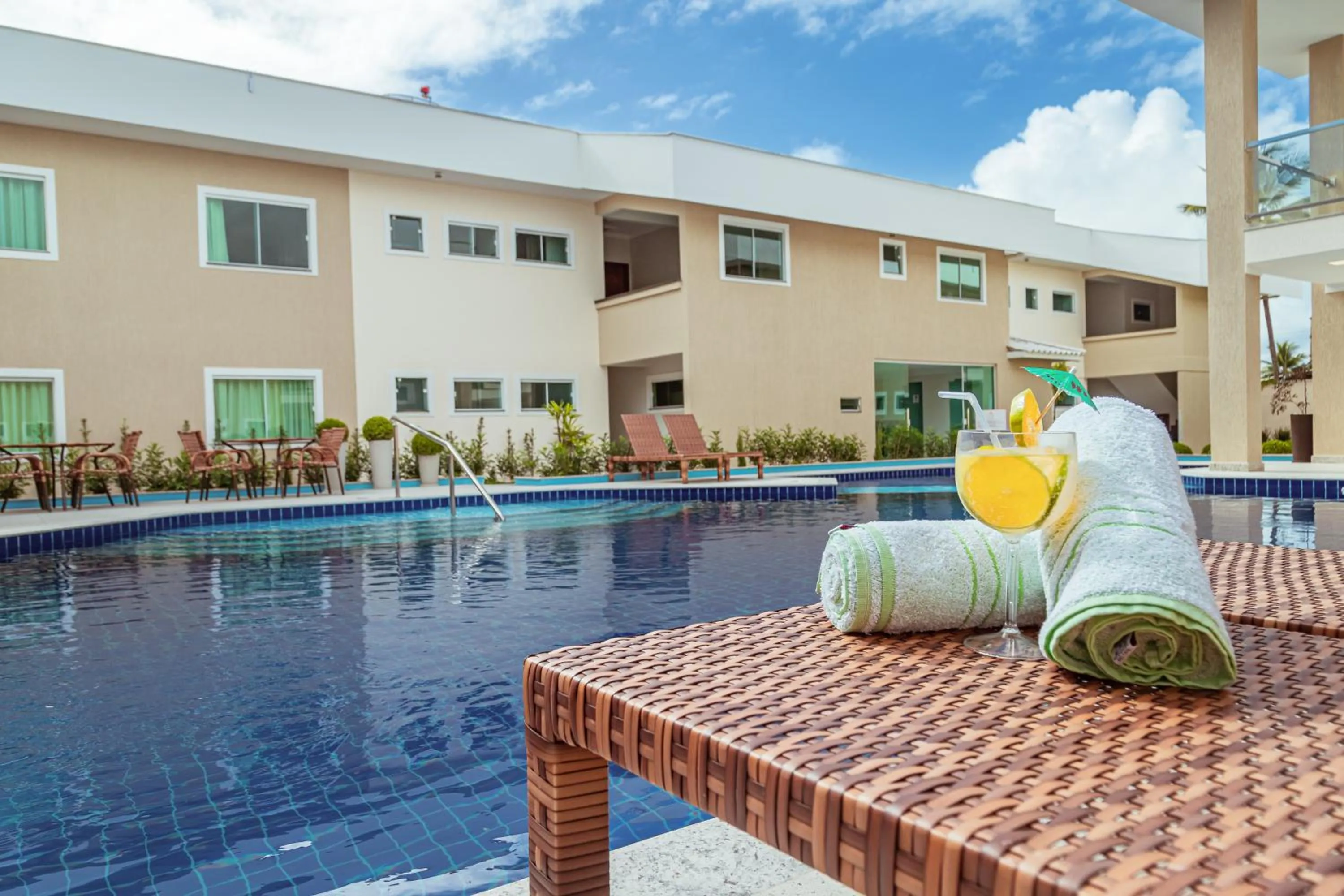 Swimming pool in Orquídeas Praia Hotel