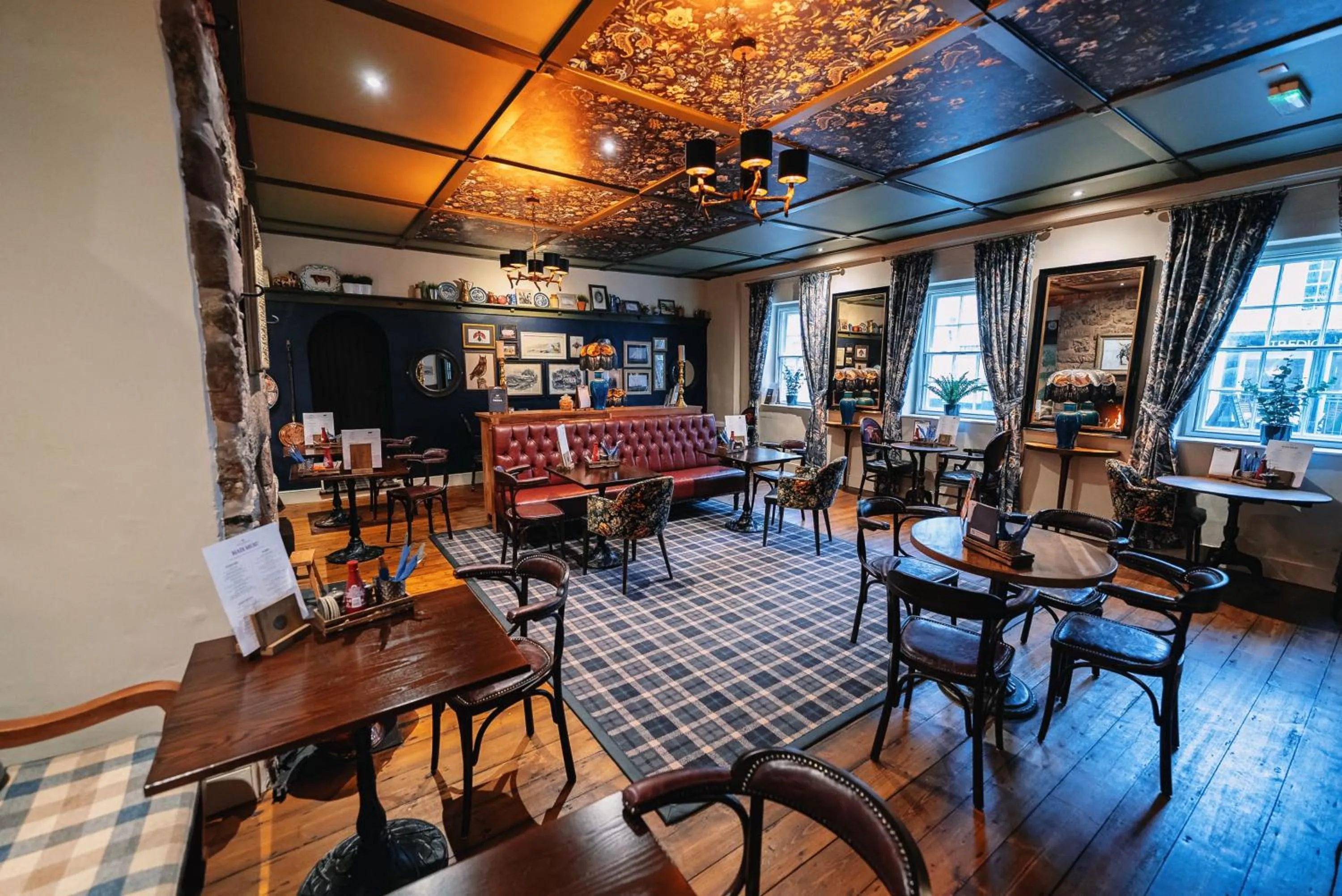 Lounge or bar in The Bull and Townhouse, Beaumaris- The Inn Collection Group