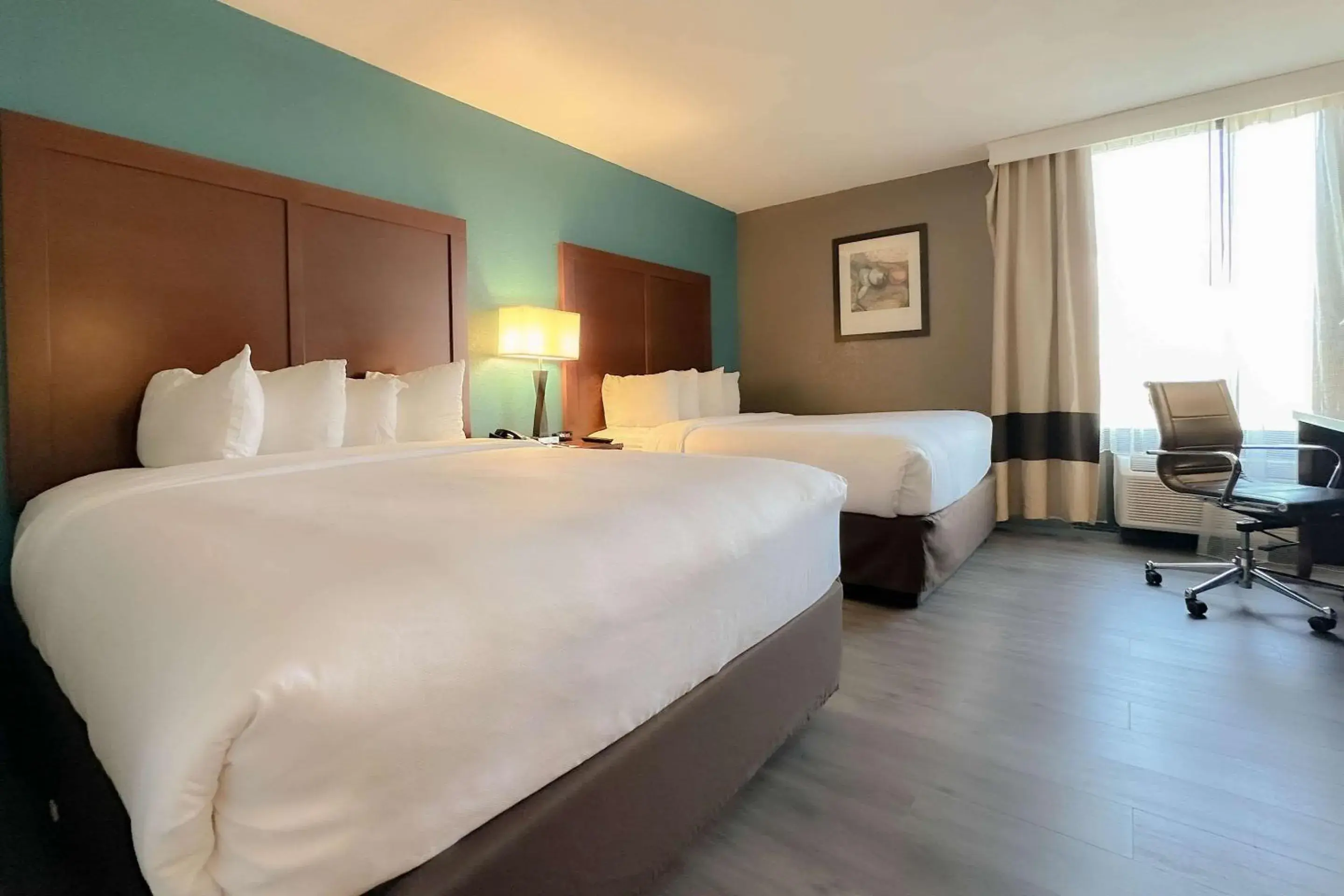 Family Room with Two Queen Beds and Bunk Bed in Comfort Inn & Suites Kissimmee by the Parks Family Room with Two Queen Beds and Bunk Bed in Comfort Inn & Suites Kissimmee by the Parks