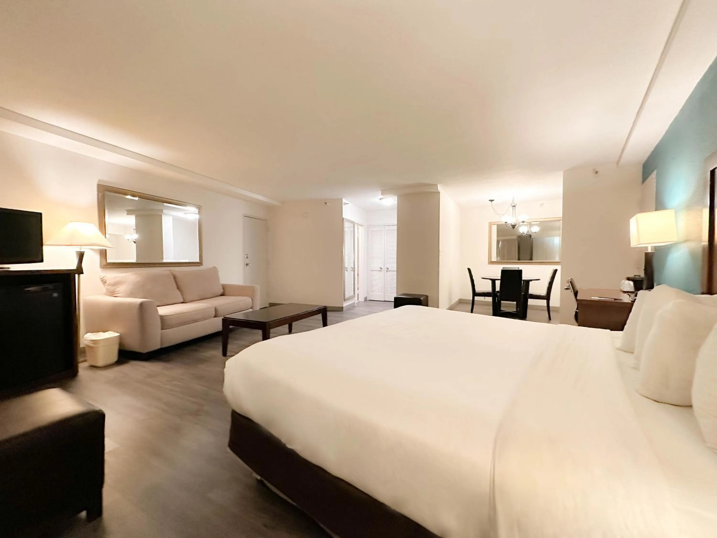 Bed in Comfort Inn & Suites Kissimmee by the Parks