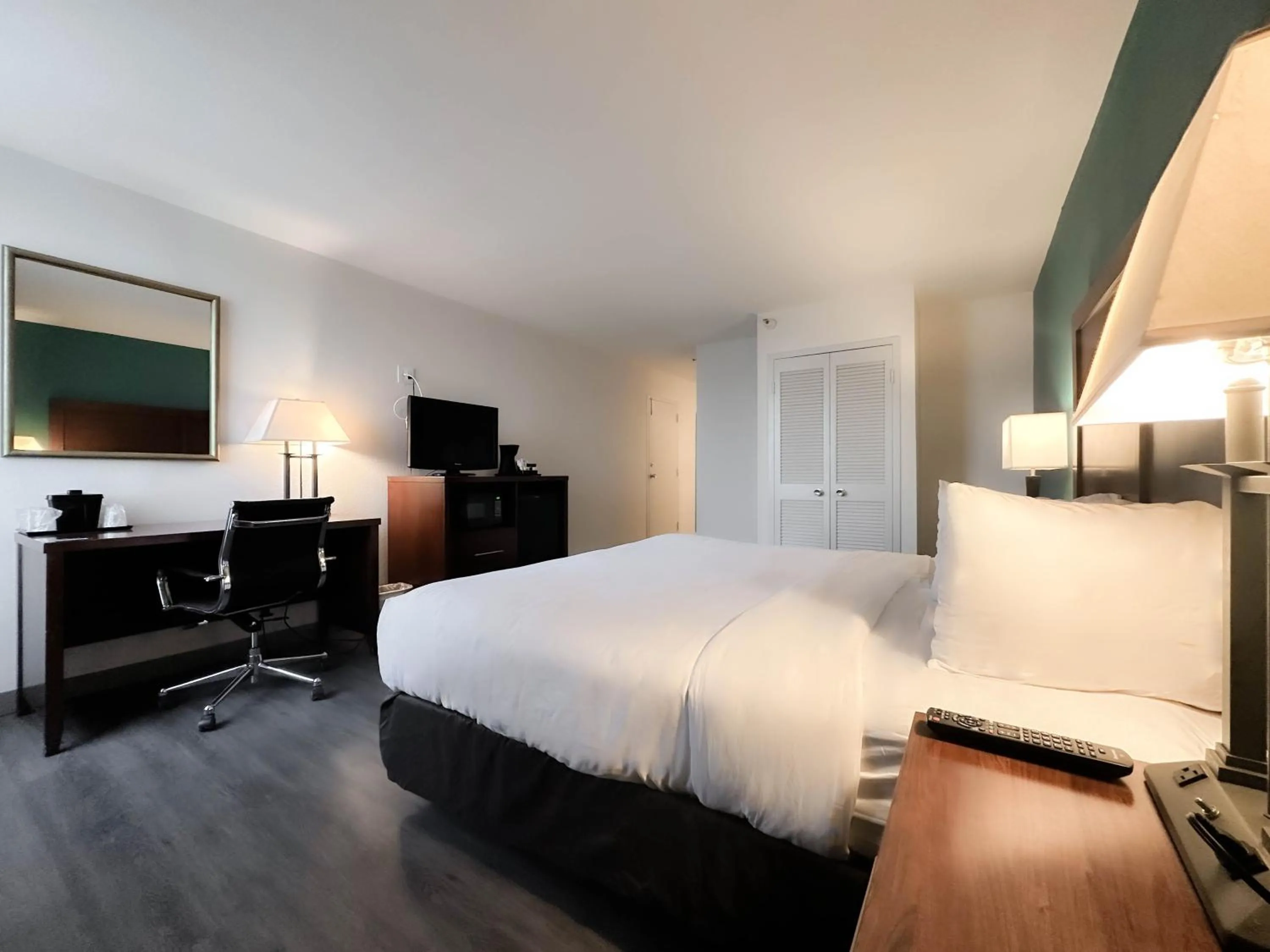 Bed in Comfort Inn & Suites Kissimmee by the Parks