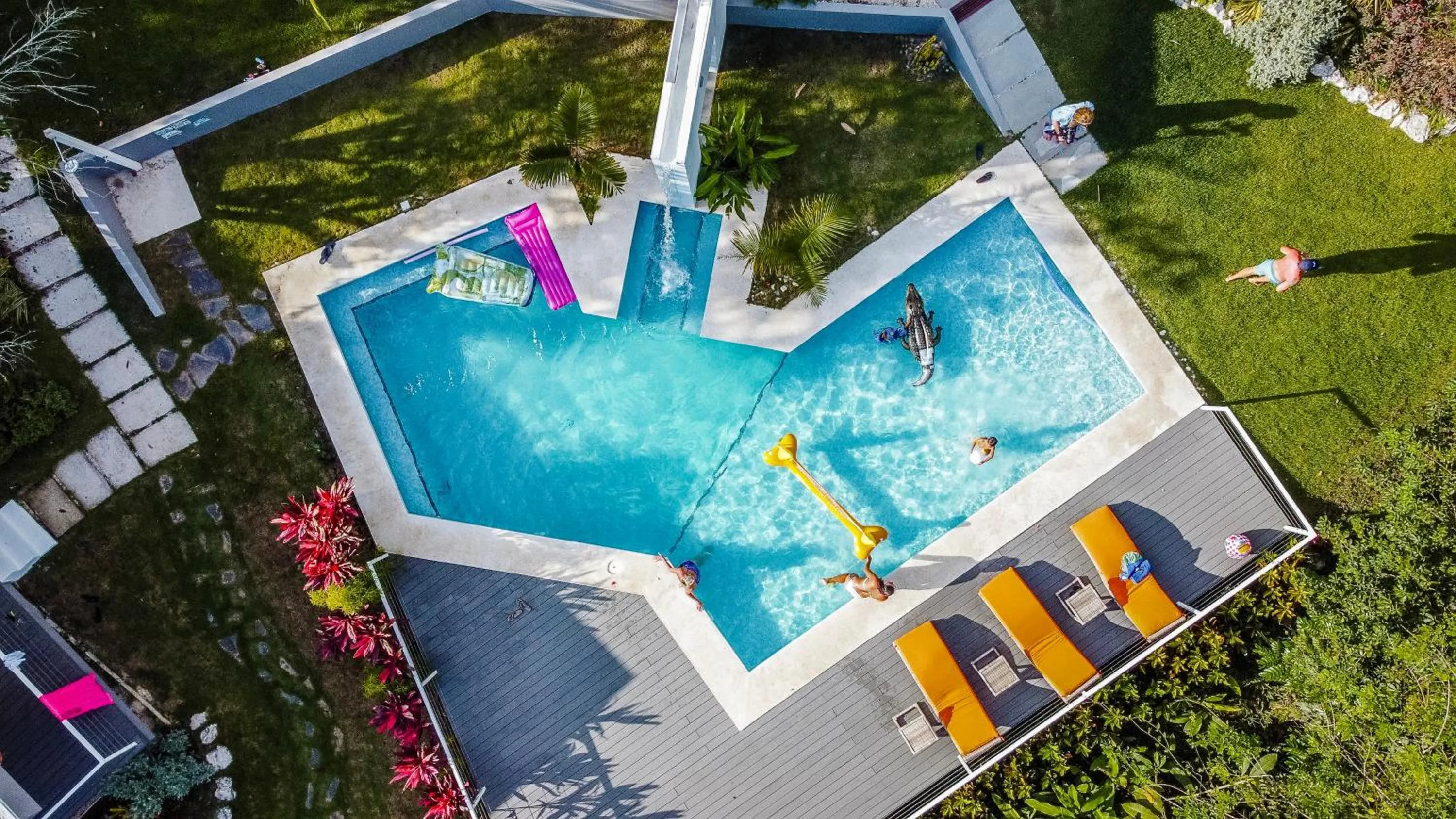 Swimming pool in Aves Resort Montezuma