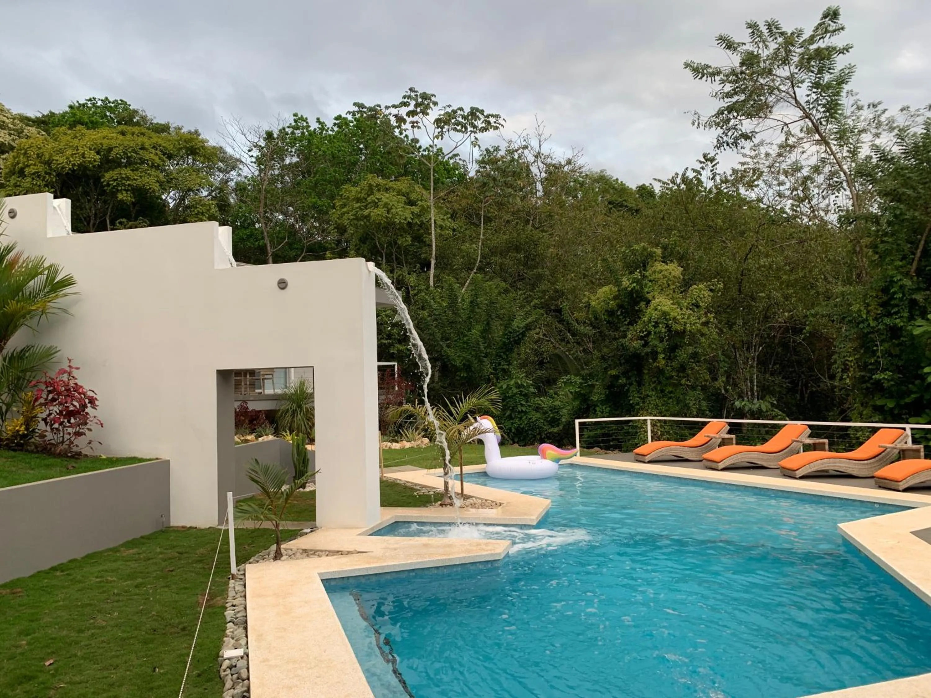 Swimming pool in Aves Resort Montezuma
