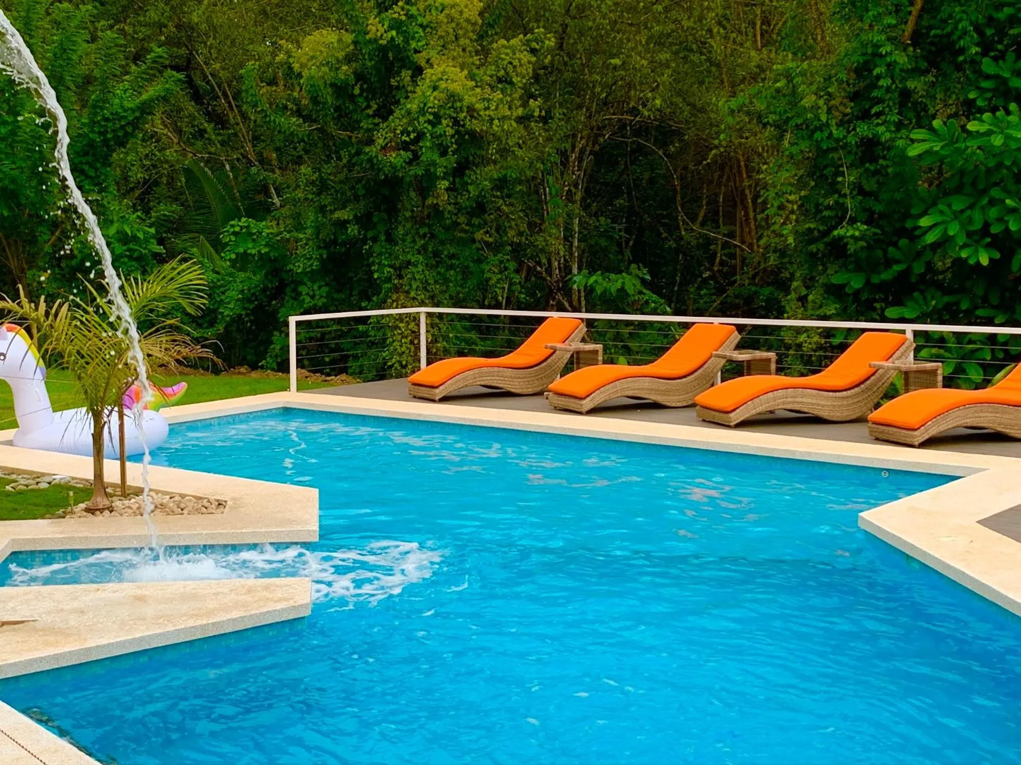 Swimming pool in Aves Resort Montezuma