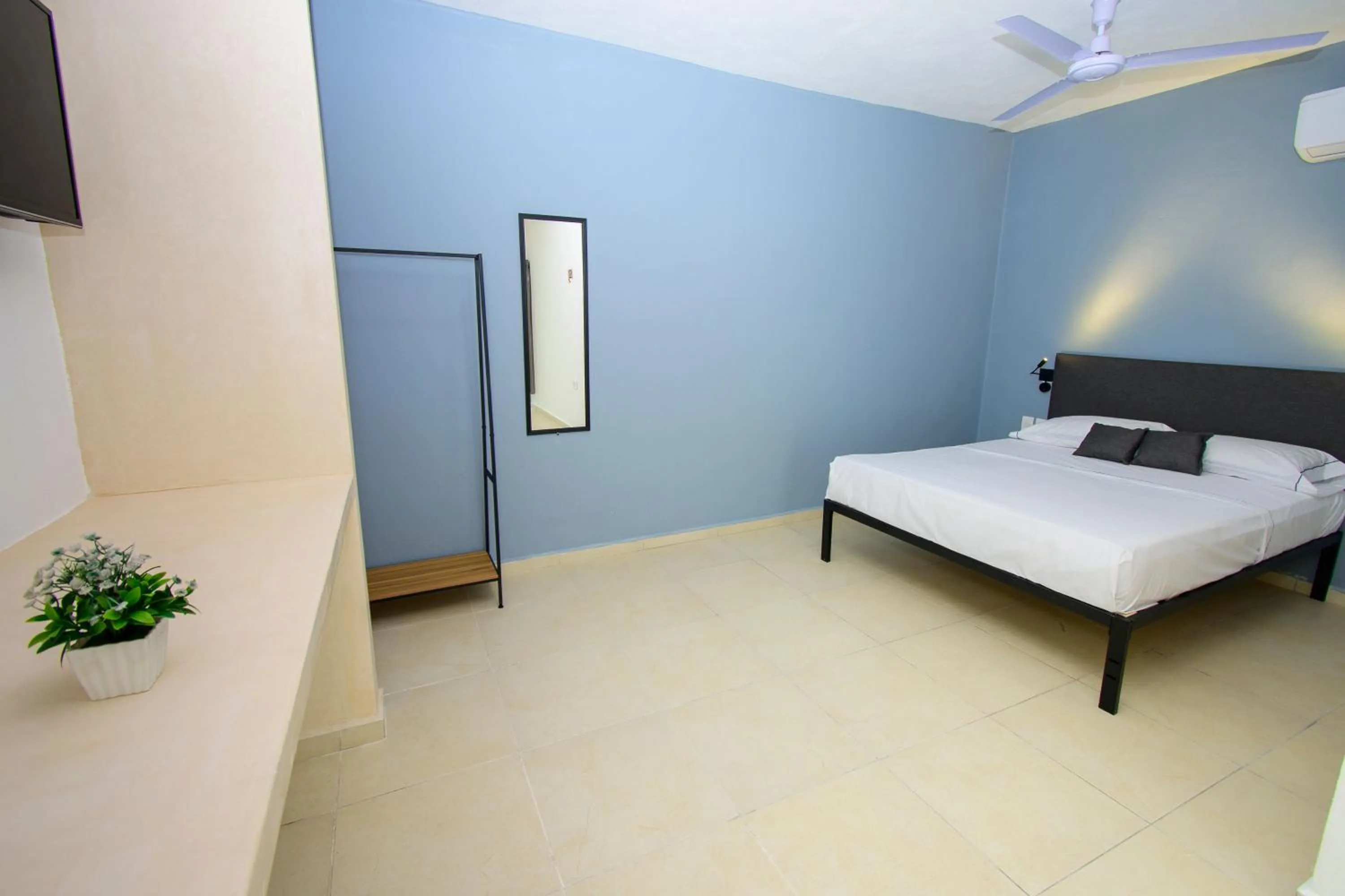 Photo of the whole room, Bed in Hotel Paso del Mar Playa del Carmen