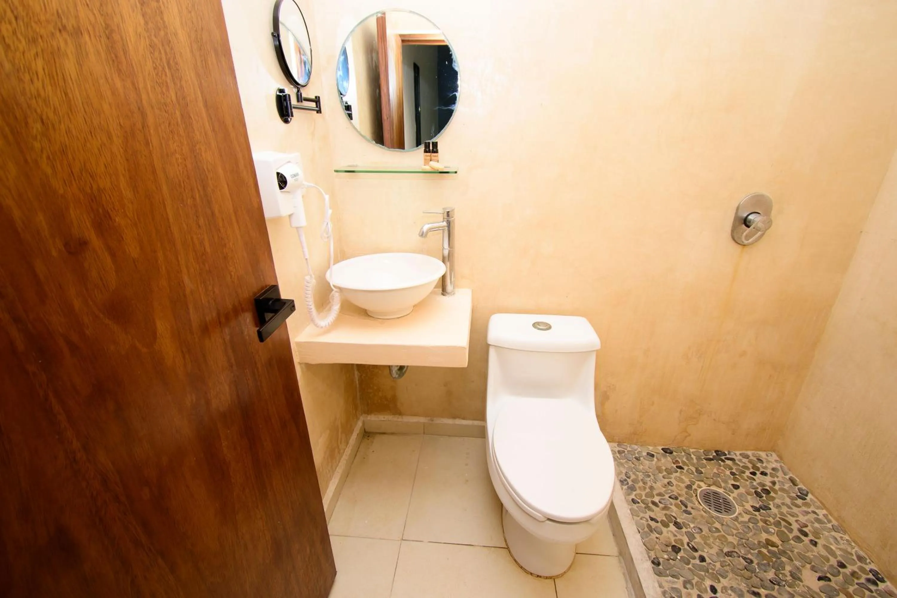 Toilet in Hotel Paso del Mar Playa del Carmen