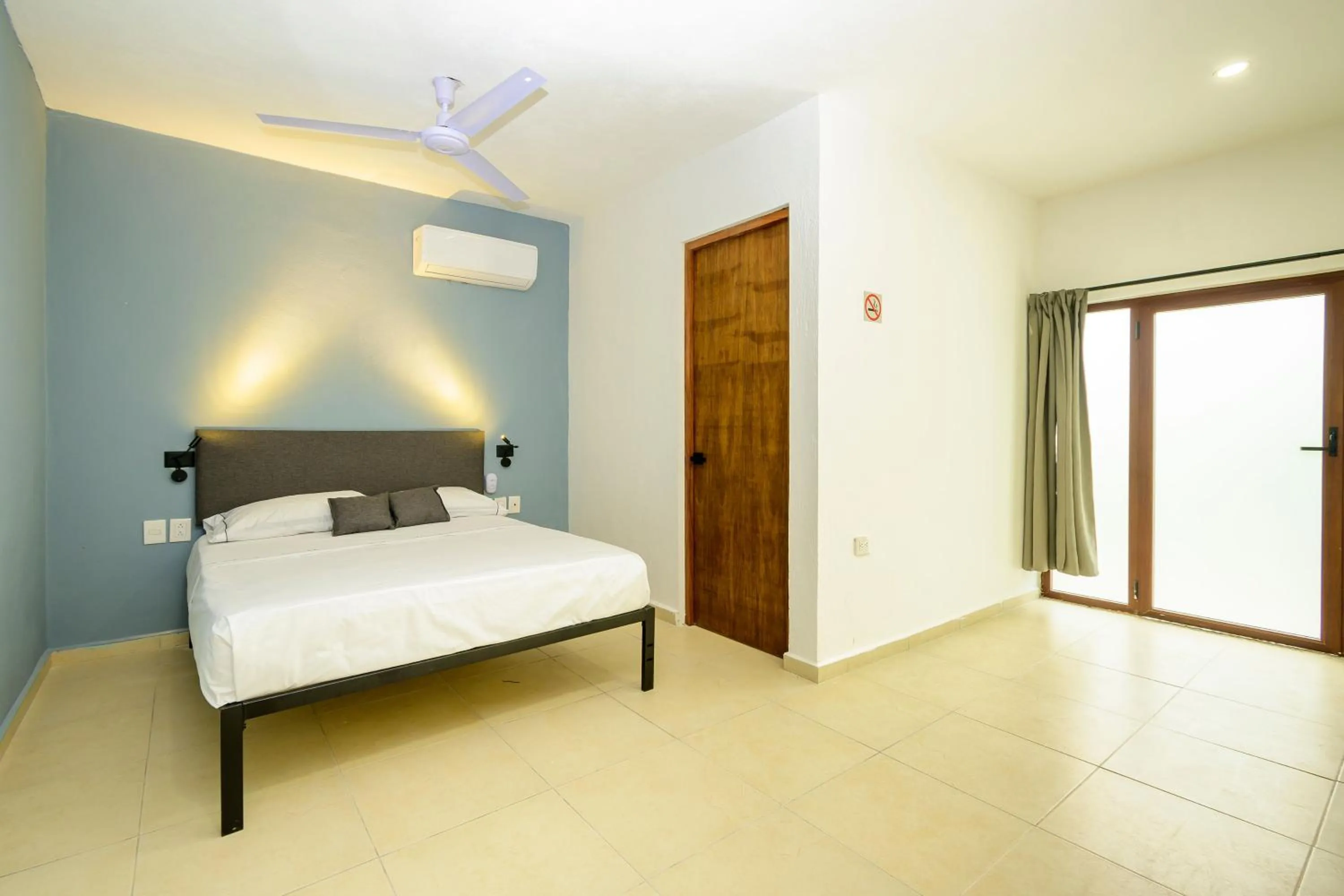 Photo of the whole room, Bed in Hotel Paso del Mar Playa del Carmen