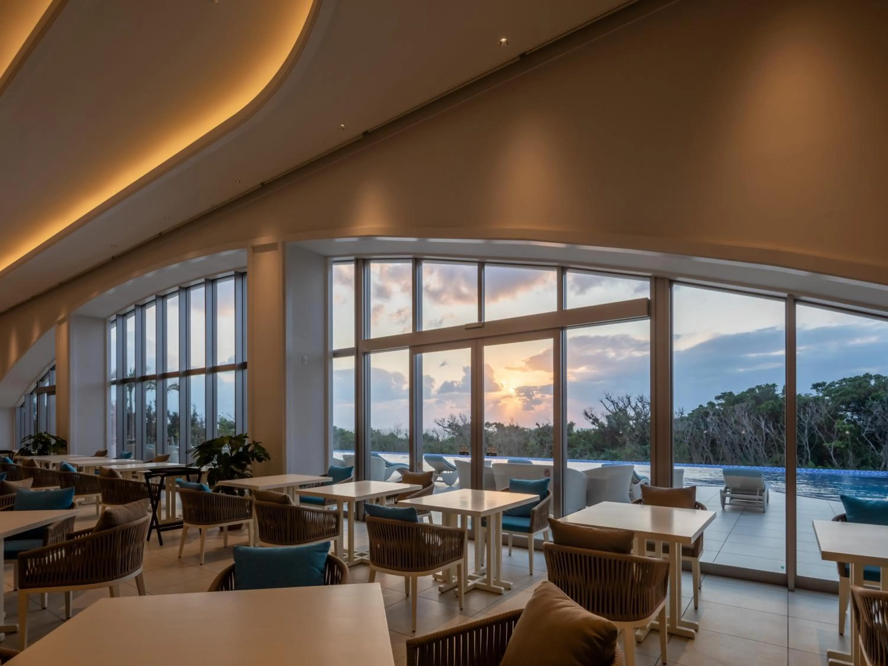 Restaurant/places to eat in Miyakojima Kurima Resort Seawood Hotel