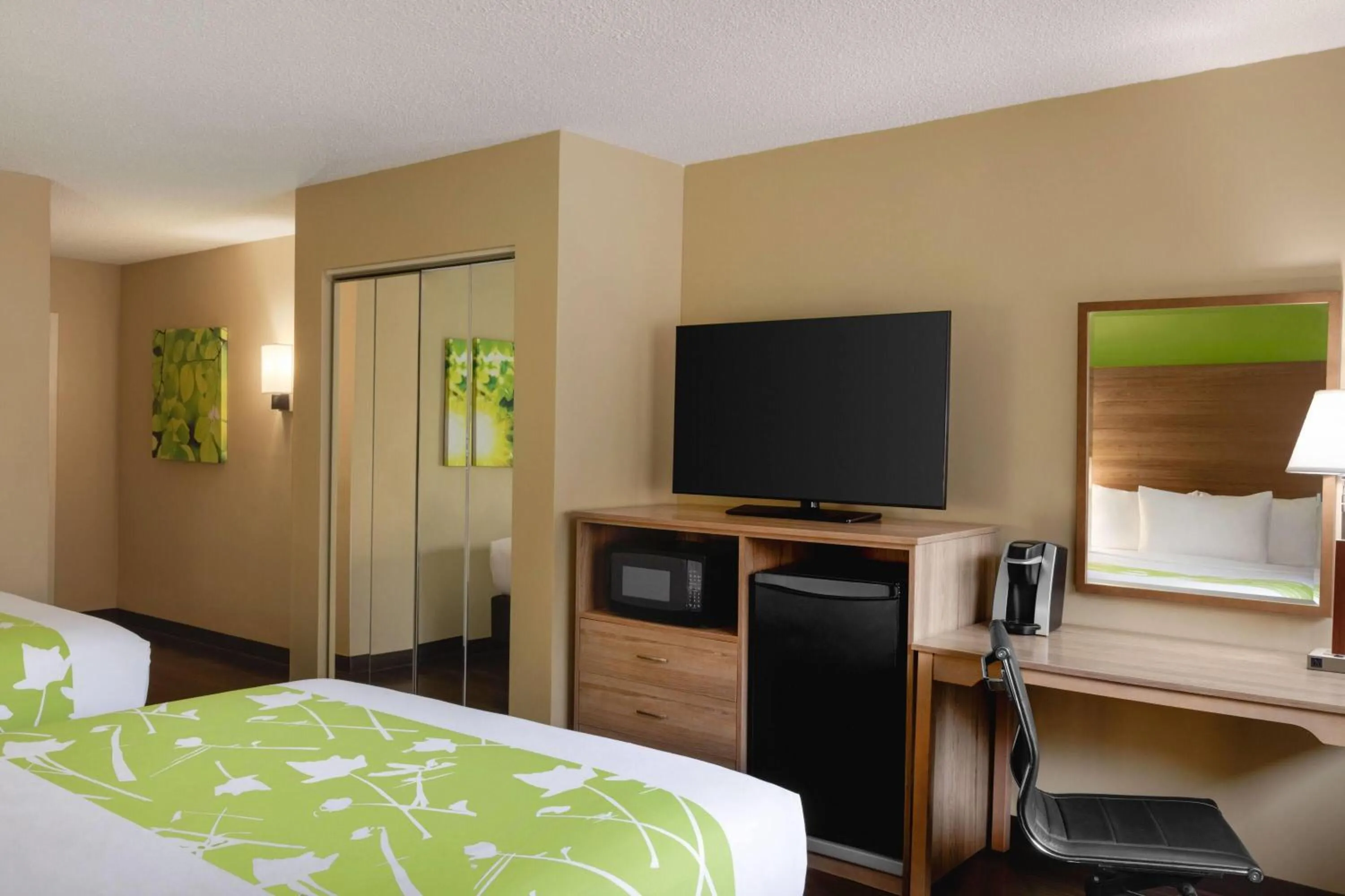 Photo of the whole room, Bed in Wyndham Garden Washington DC North