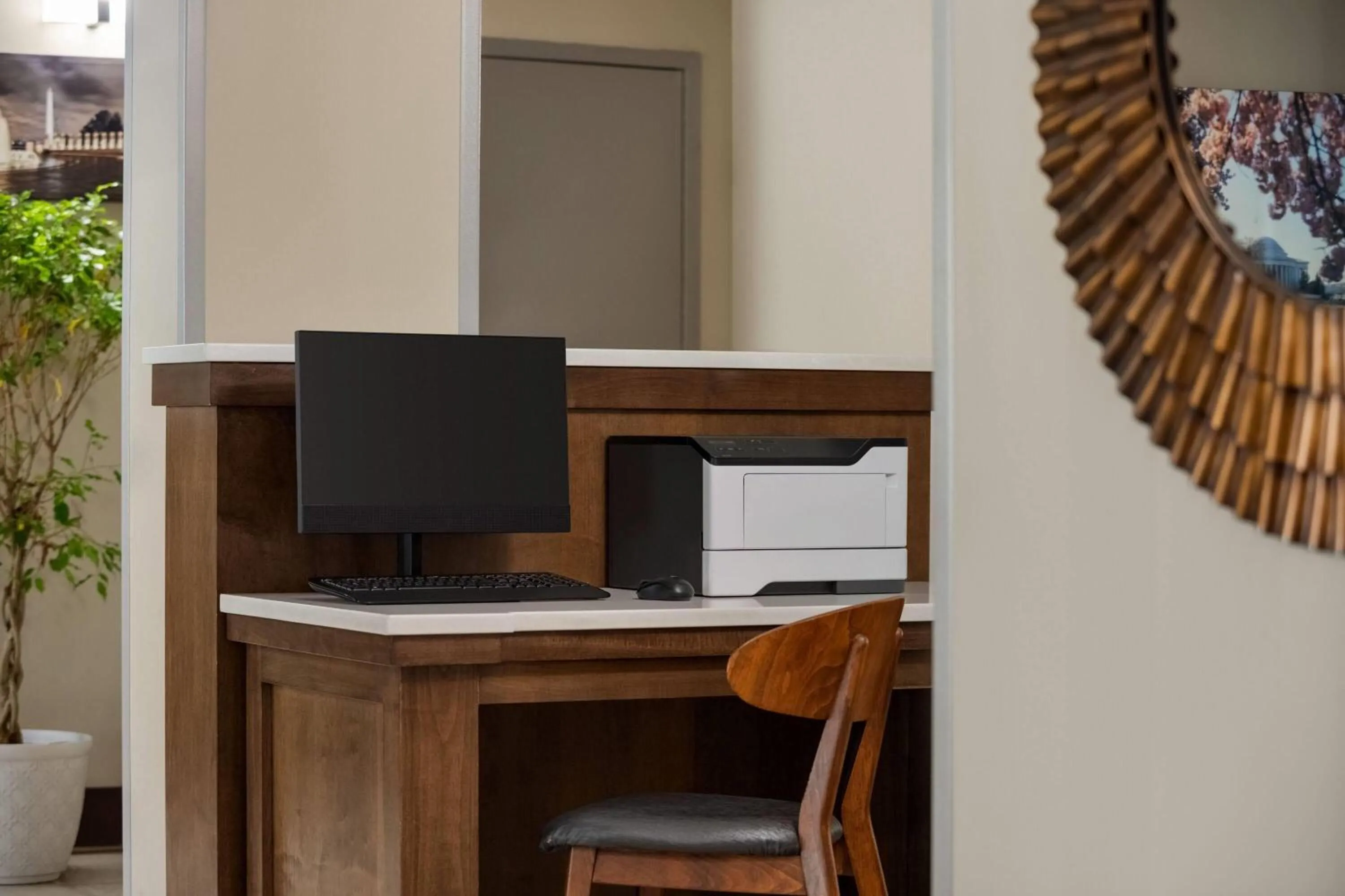 Business facilities in Wyndham Garden Washington DC North