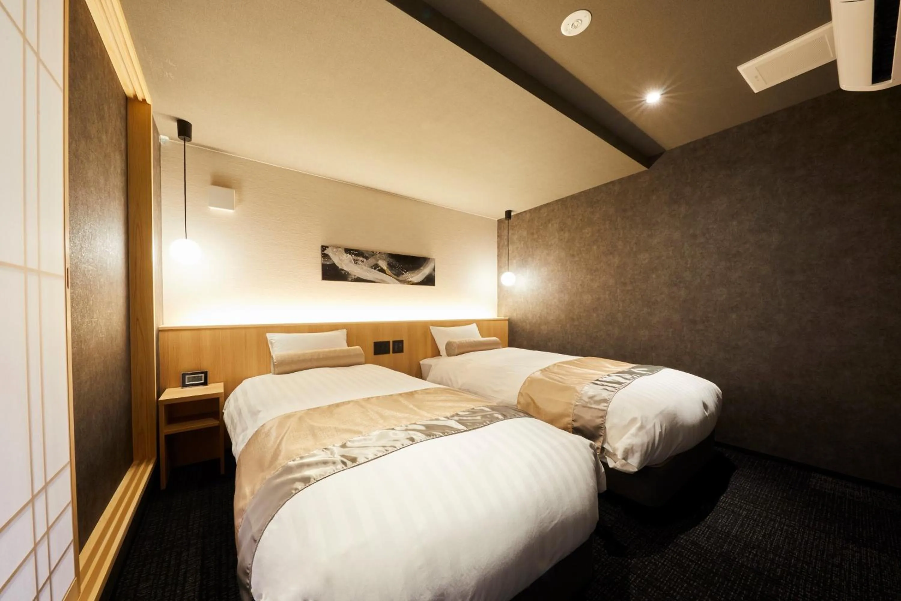 Photo of the whole room, Bed in Rinn Shijo Nishinotoin