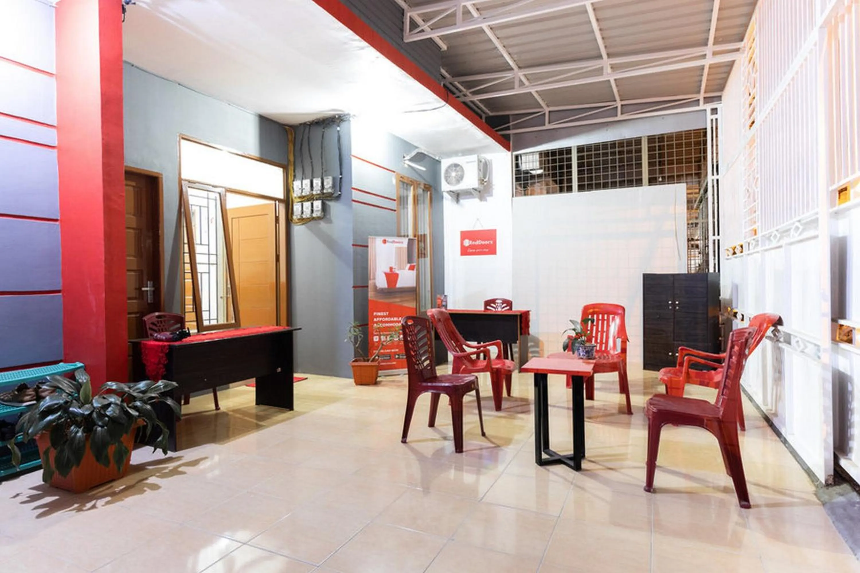 Lobby or reception in RedDoorz @ Jalan Dr Mansyur Medan 2