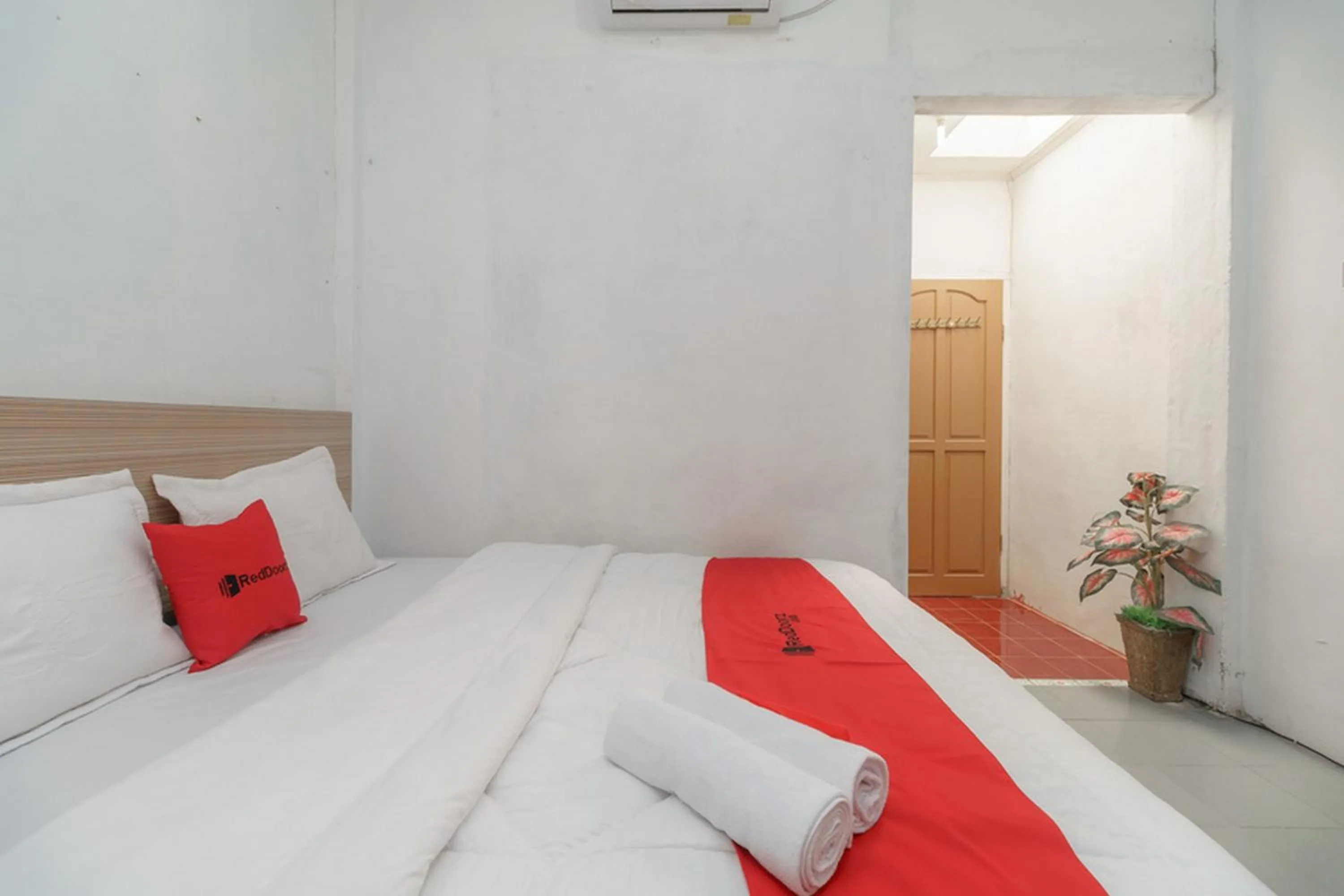 Bed in RedDoorz @ Jalan Dr Mansyur Medan 2