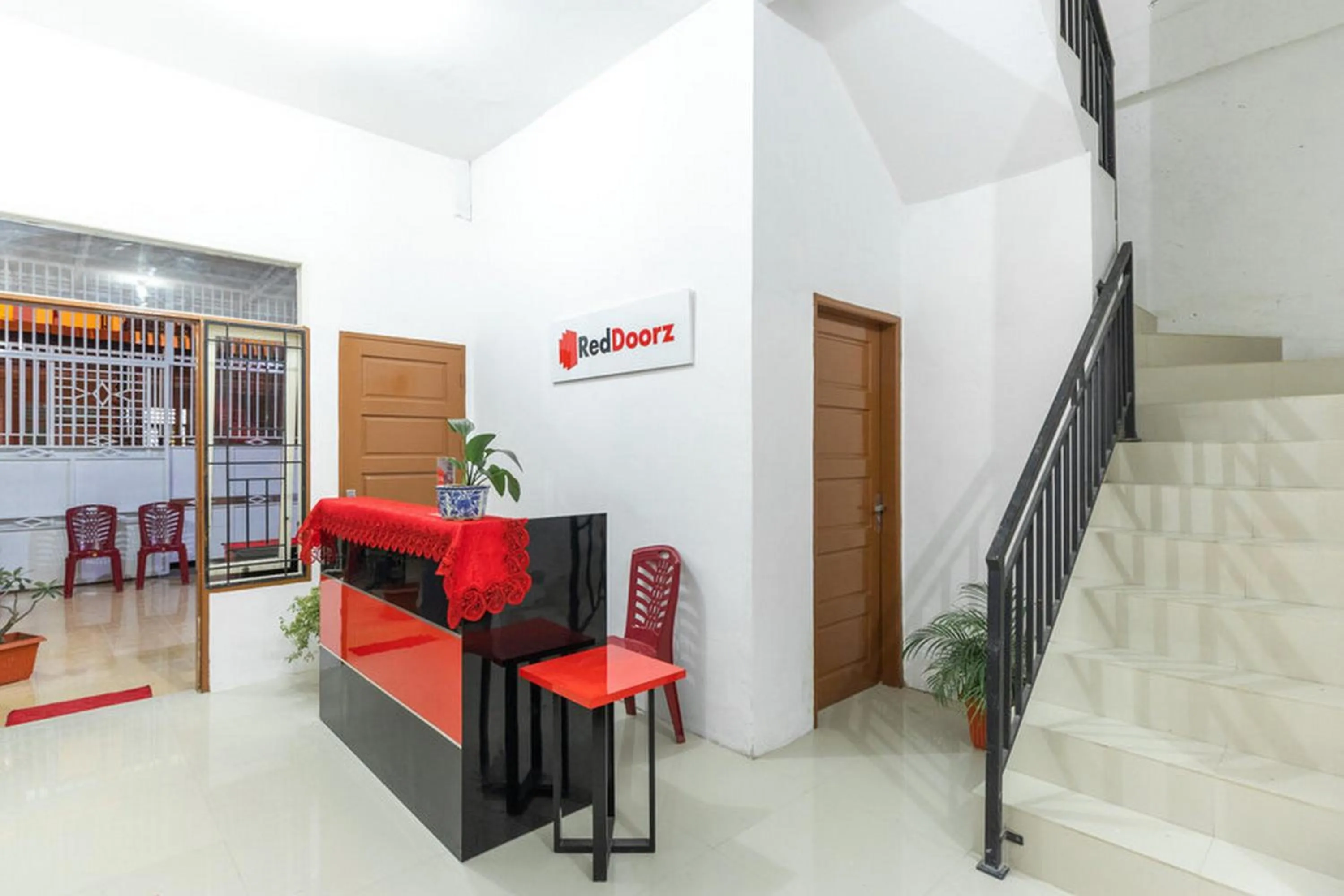 Property building in RedDoorz @ Jalan Dr Mansyur Medan 2